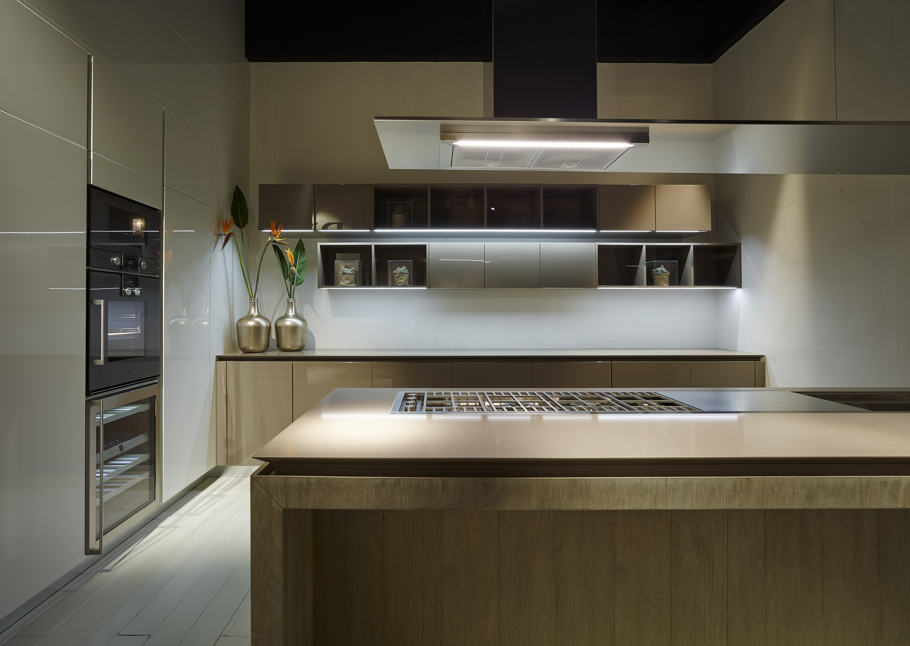 FLY | Kitchen in raw oak