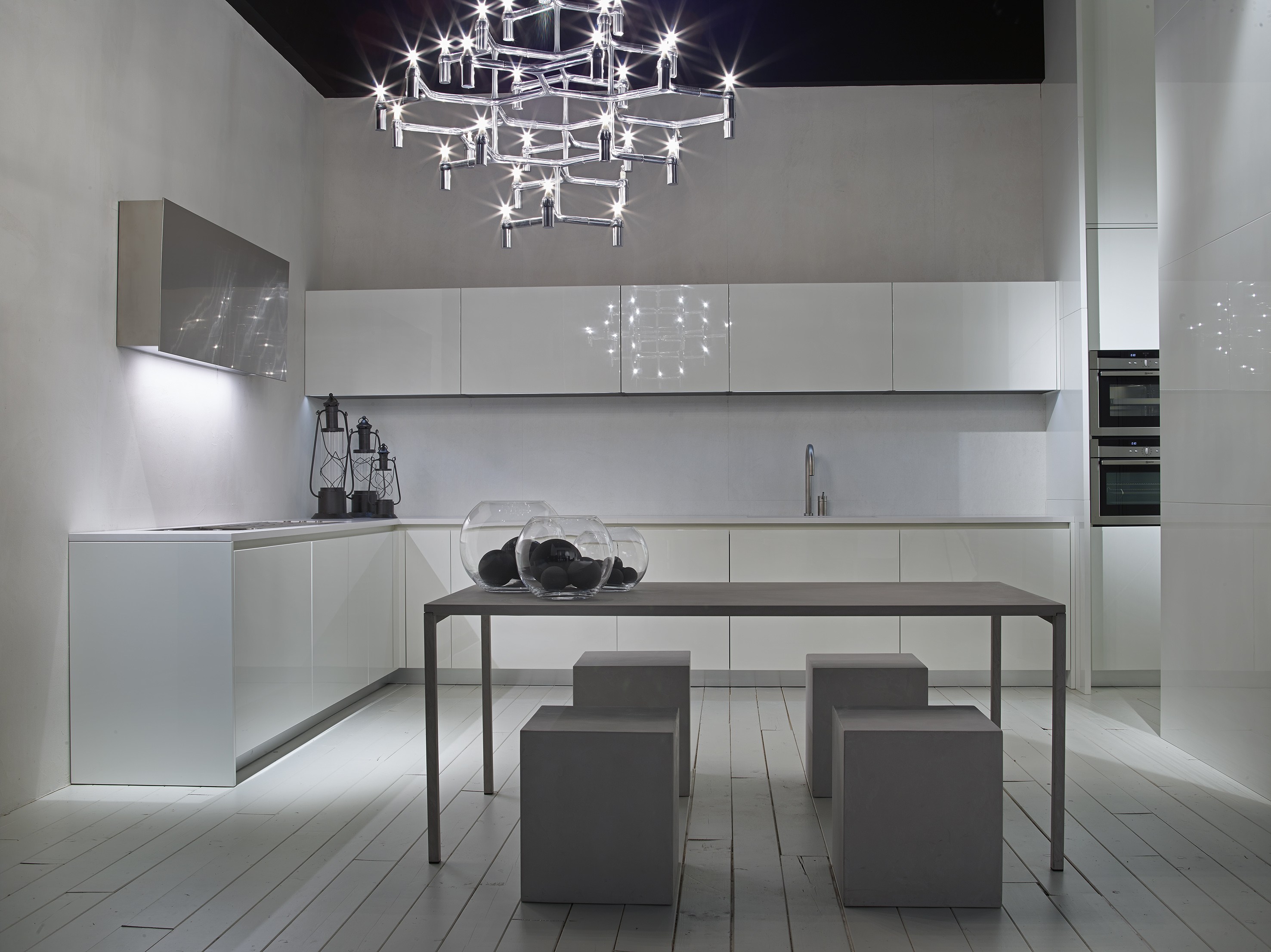LINE | Kitchen lacquered white pure glossy