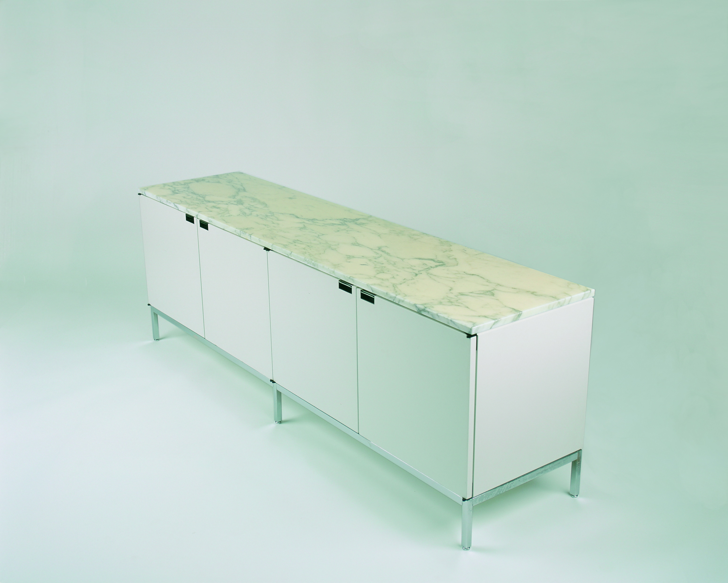 Florence Knoll Credenza, 4 Position