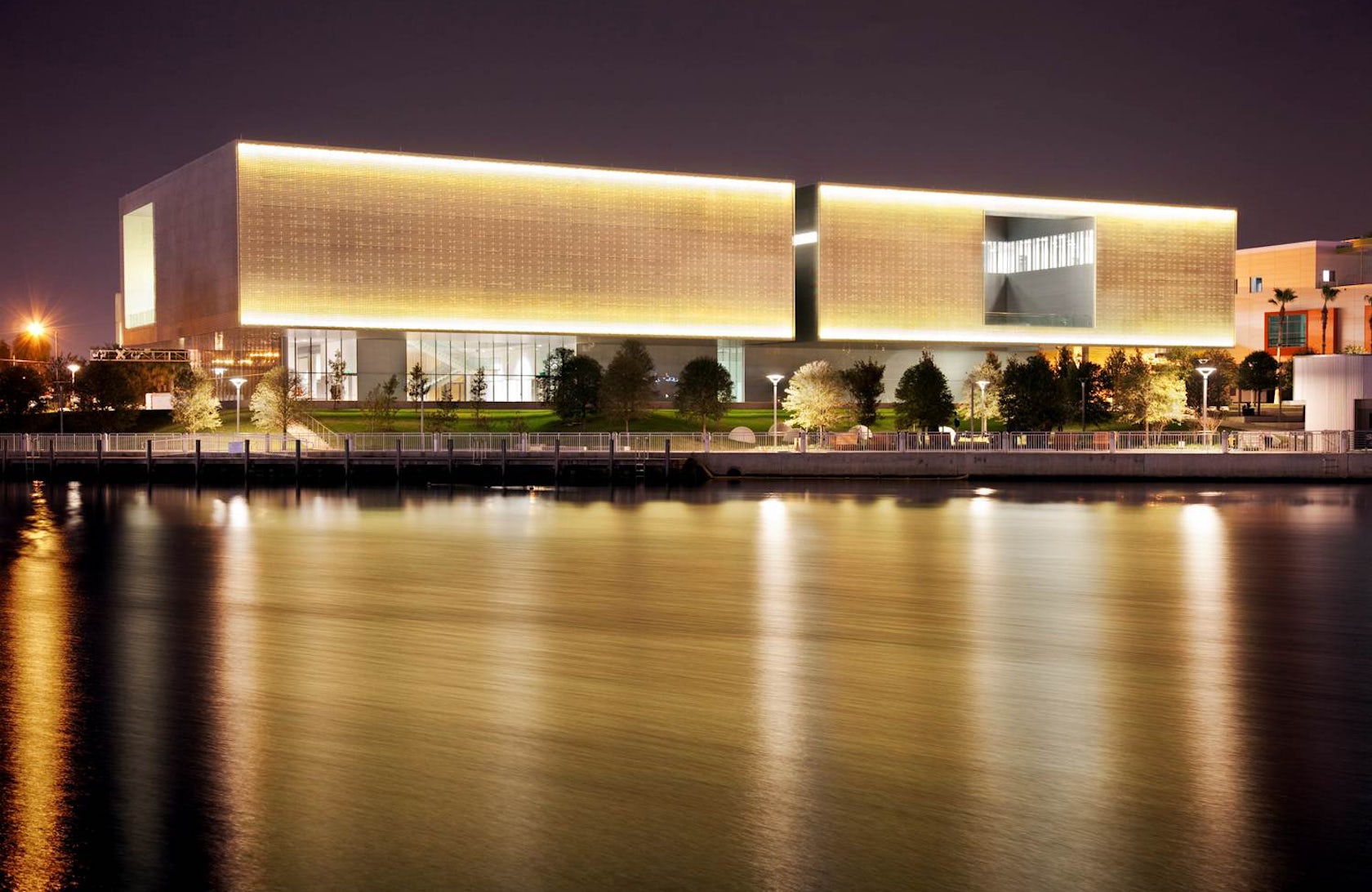 Tampa Museum of Art by Stanley Saitowitz / Natoma Architects