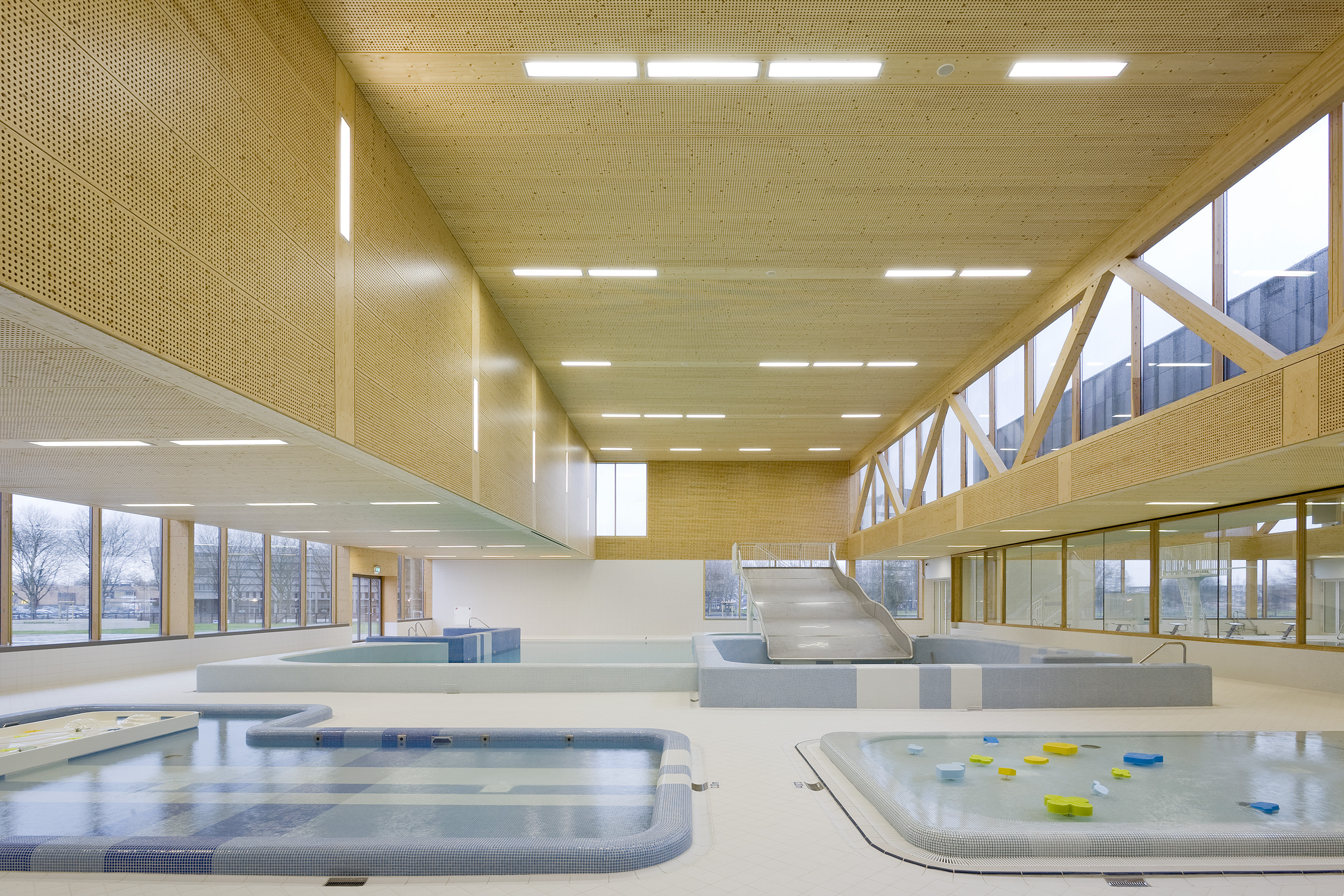 Swimming Pool De Geusselt by Slangen + Koenis Architecten - Architizer
