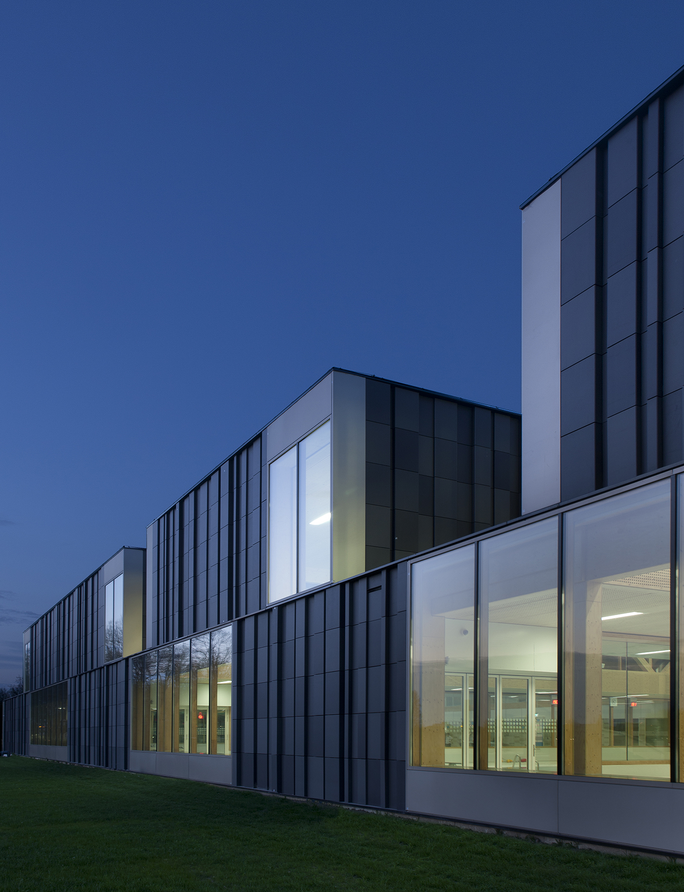 Swimming Pool De Geusselt by Slangen + Koenis Architecten - Architizer