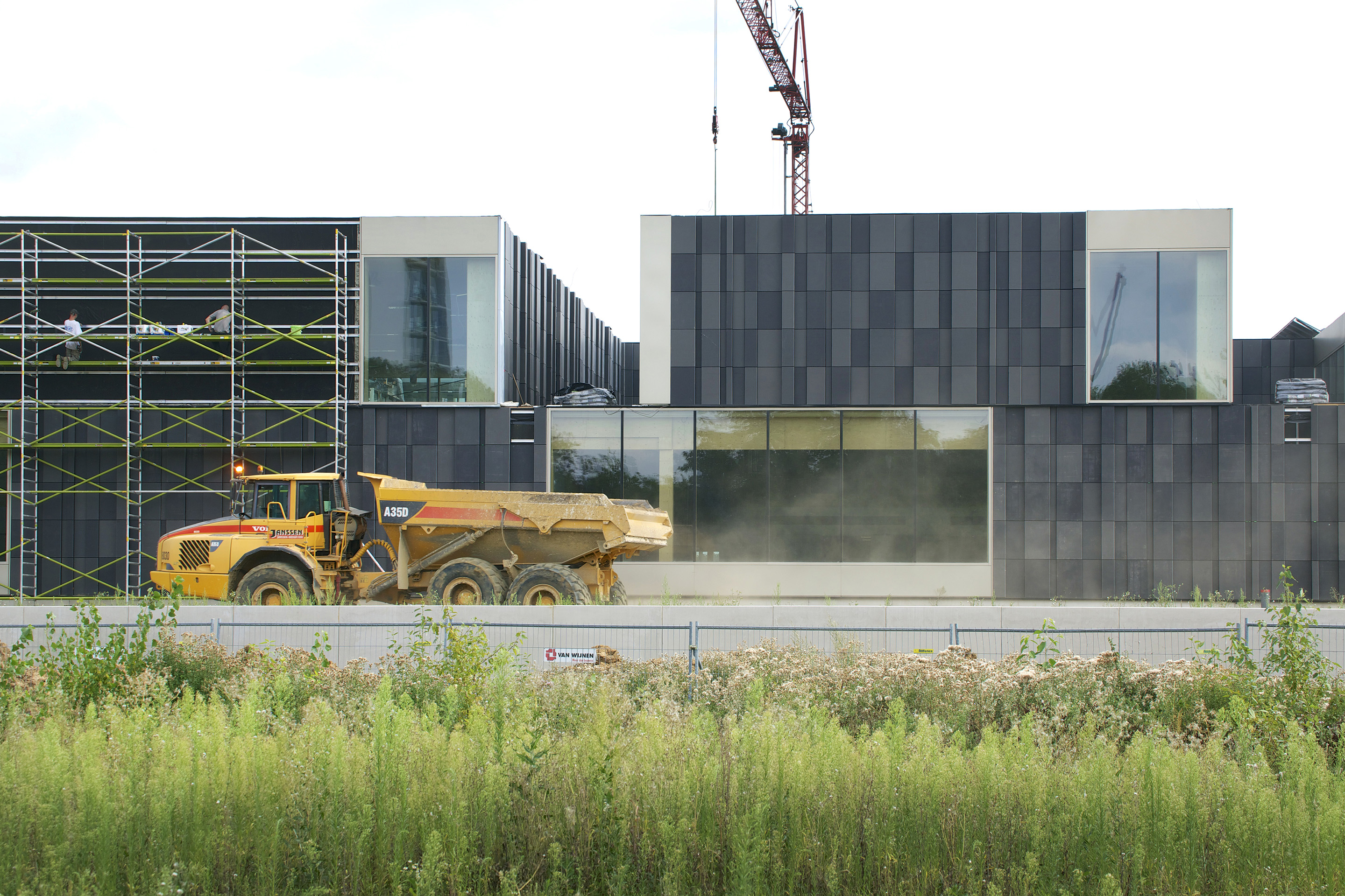 Swimming Pool De Geusselt by Slangen + Koenis Architecten - Architizer