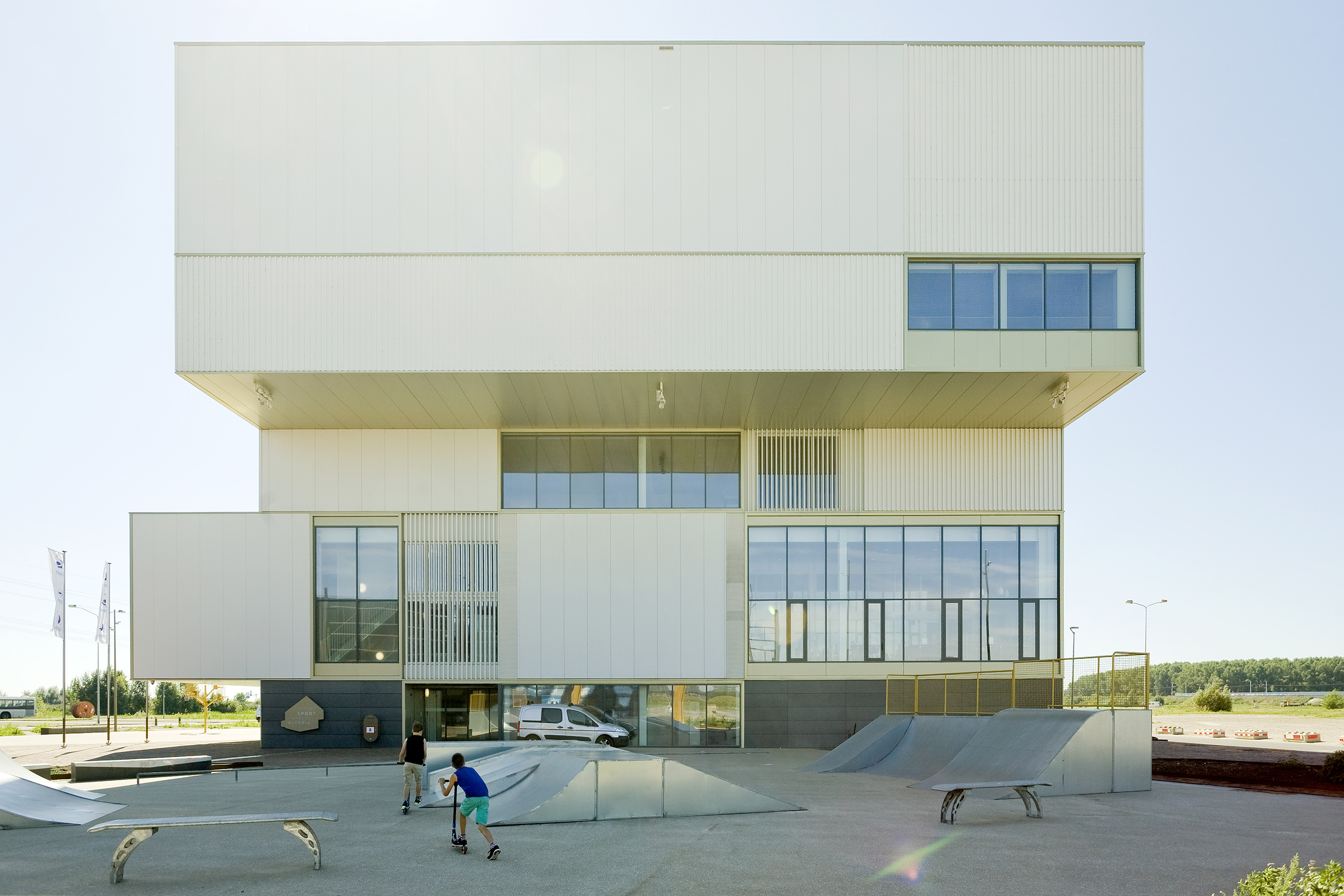 Swimming Pool De Geusselt by Slangen + Koenis Architecten - Architizer