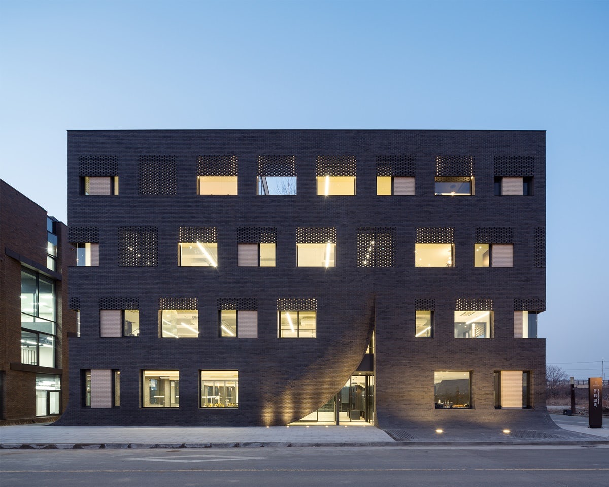 © WISE Architecture