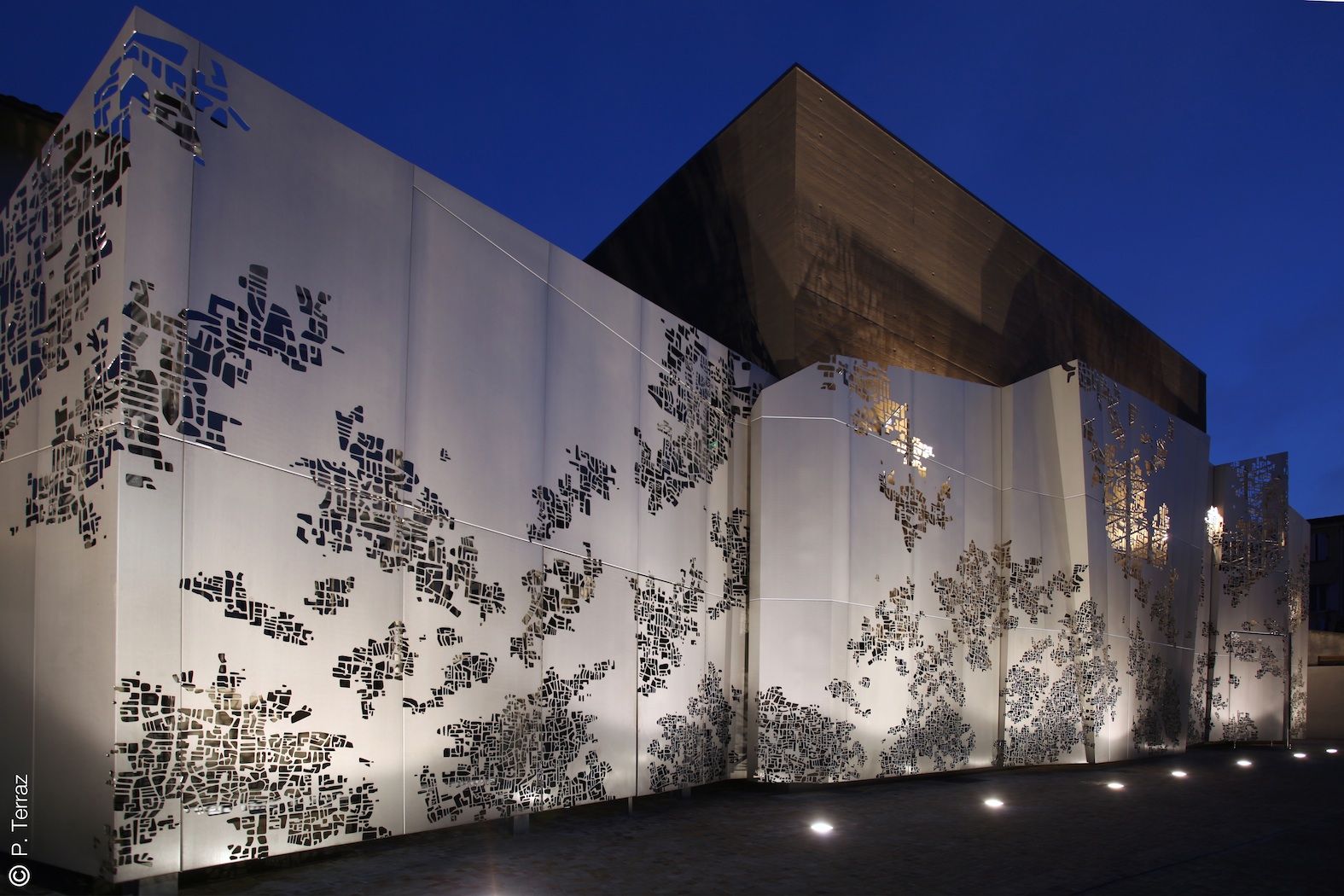 Sport House of ChutesLavie by ATELIER NAOM* (New Architects Of Marseille) Architizer