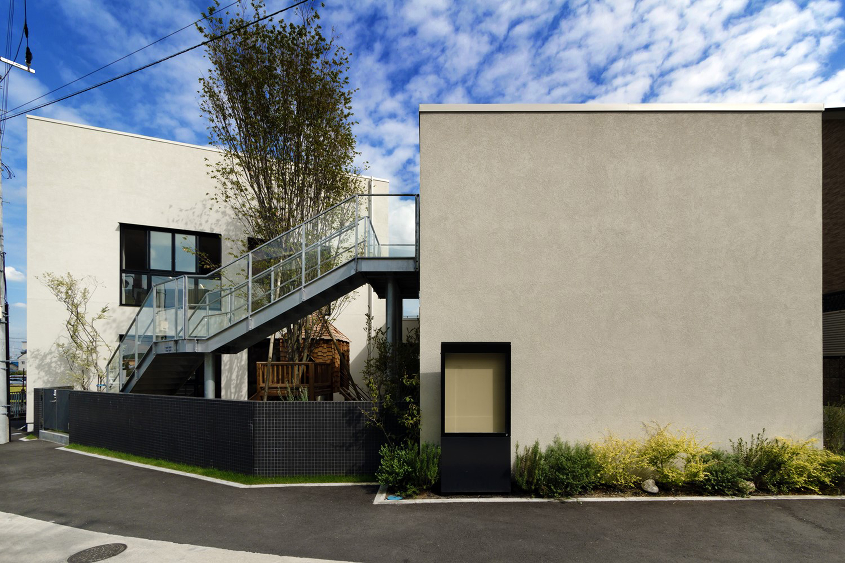 © HIBINOSEKKEI+youjinoshiro