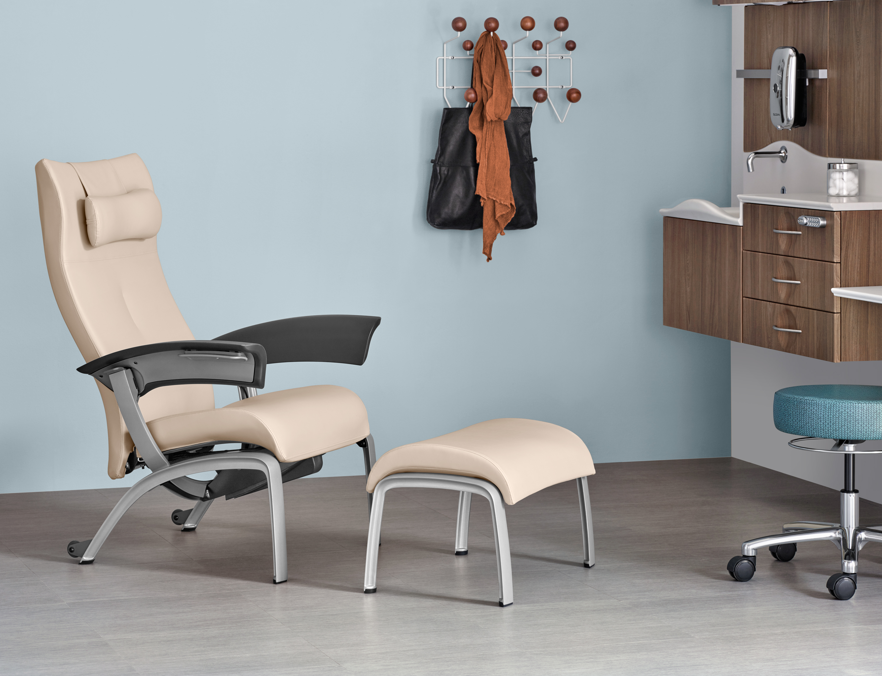 Nala Patient Chair