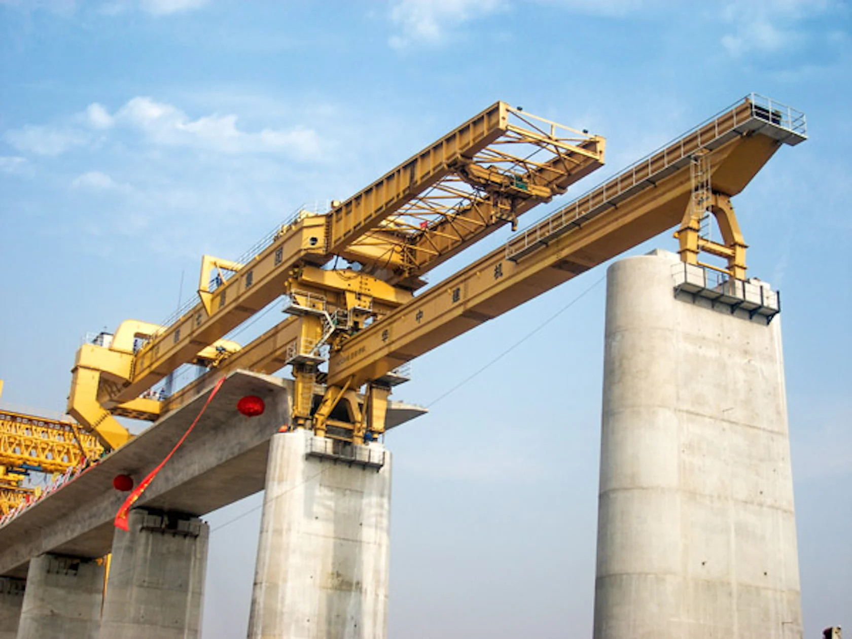 3 Powerful Overhead Cranes That Are Also Used In Construction - Architizer