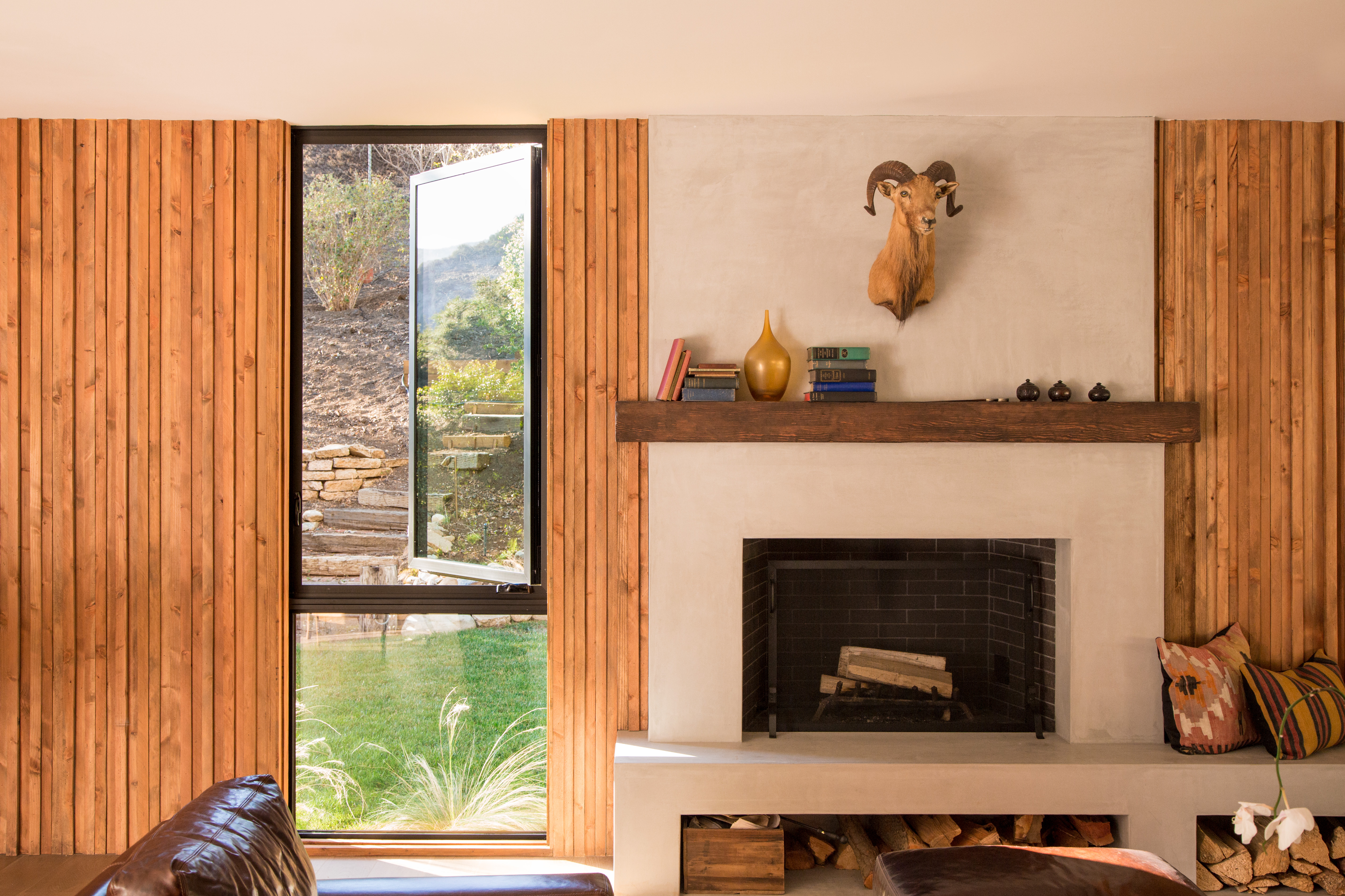 Series 670 Hinged Window Line