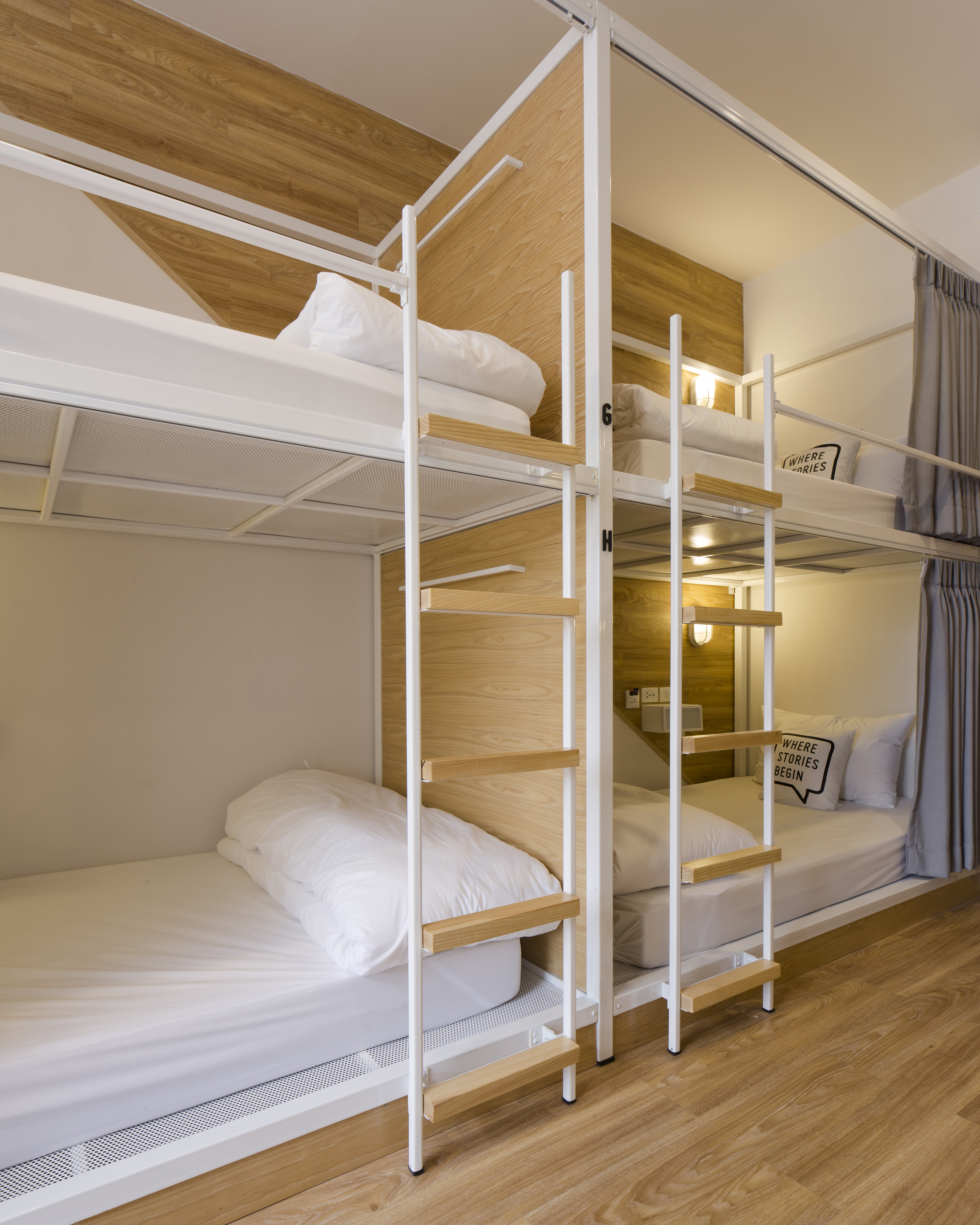 Общежитие на 4 комнаты. Двухъярусная кровать для хостела. Двухъярусные кровати для хостелов. Двухяруснаямкравать для хостолоа. Комната в хостеле.