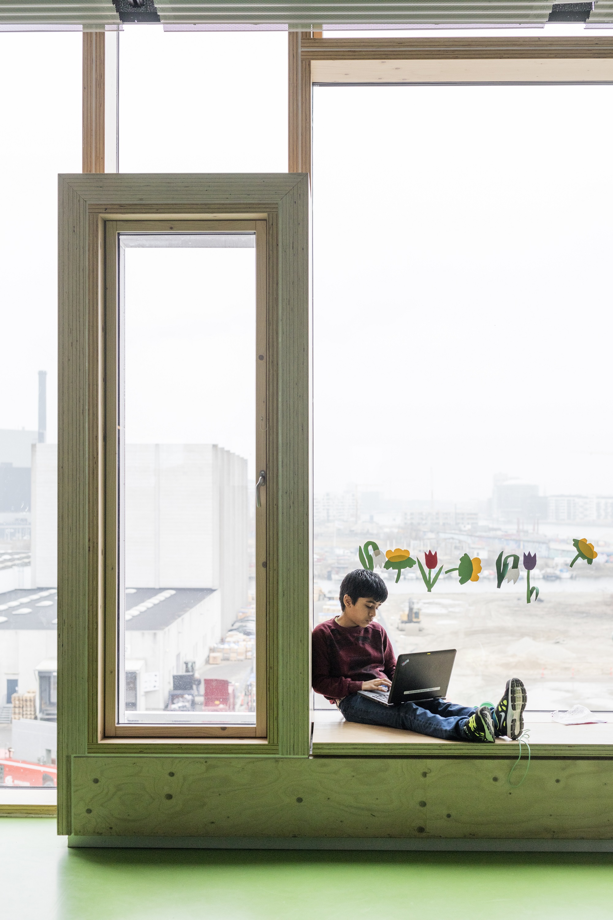 Школа HQROOM Копенгаген. Вид из окна школы. Школьный класс окно. Школьный класс вид из окна. Window elements