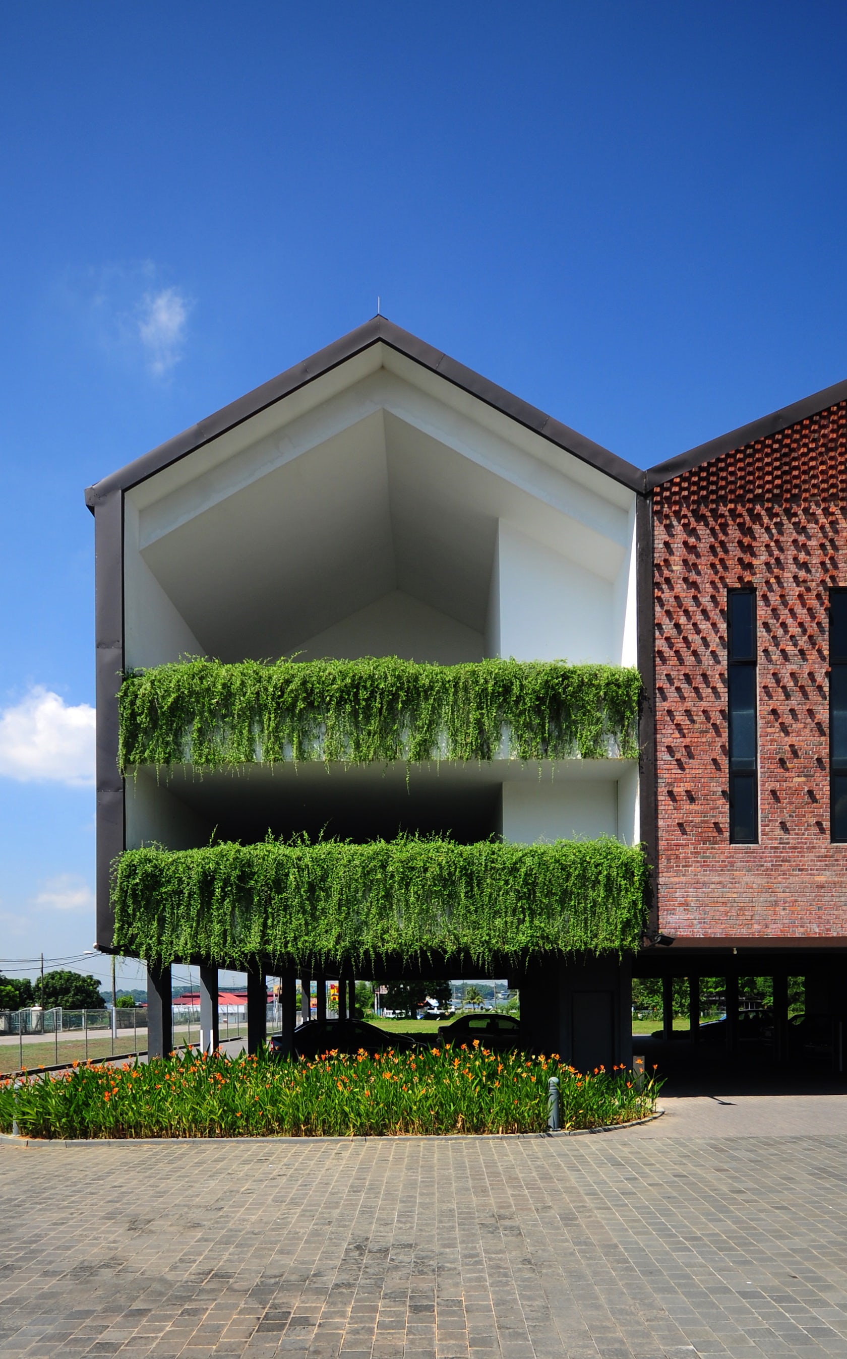 © L Architects