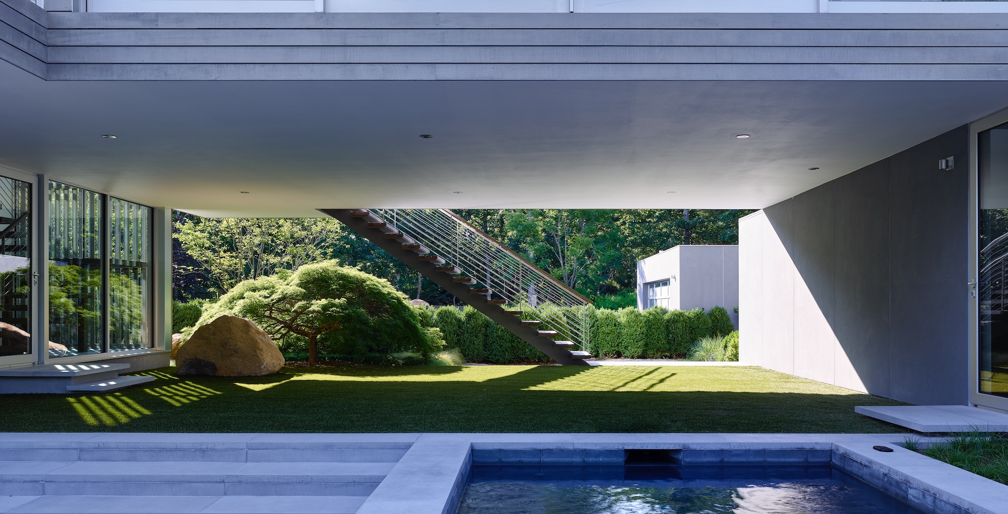 Пентхаус в нью йорке. Панорамный вид из окна. Видом он современный с. Видом он современный с. Фасад коттеджа в современном стиле.