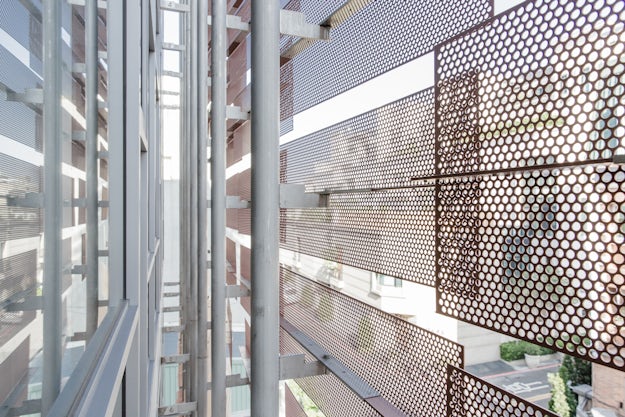 Building Skins: 8 Screen Façades Rethinking the Envelope - Architizer ...