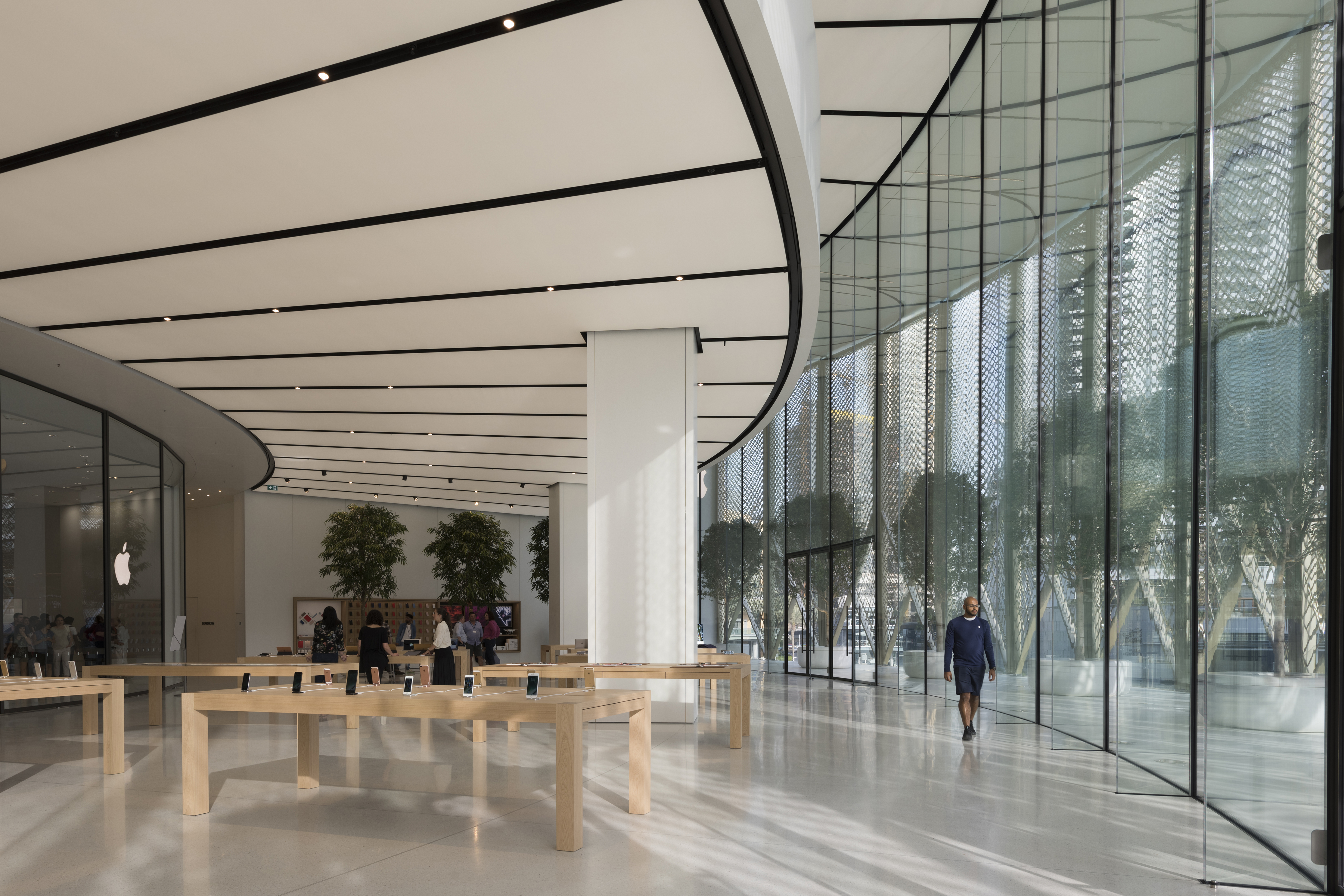 Apple дубай. Apple Store, Дубай, Норман Фостер. Эппл Дубай Молл. Эпл стор Дубай Молл. Apple Dubai Mall / Foster + partners.