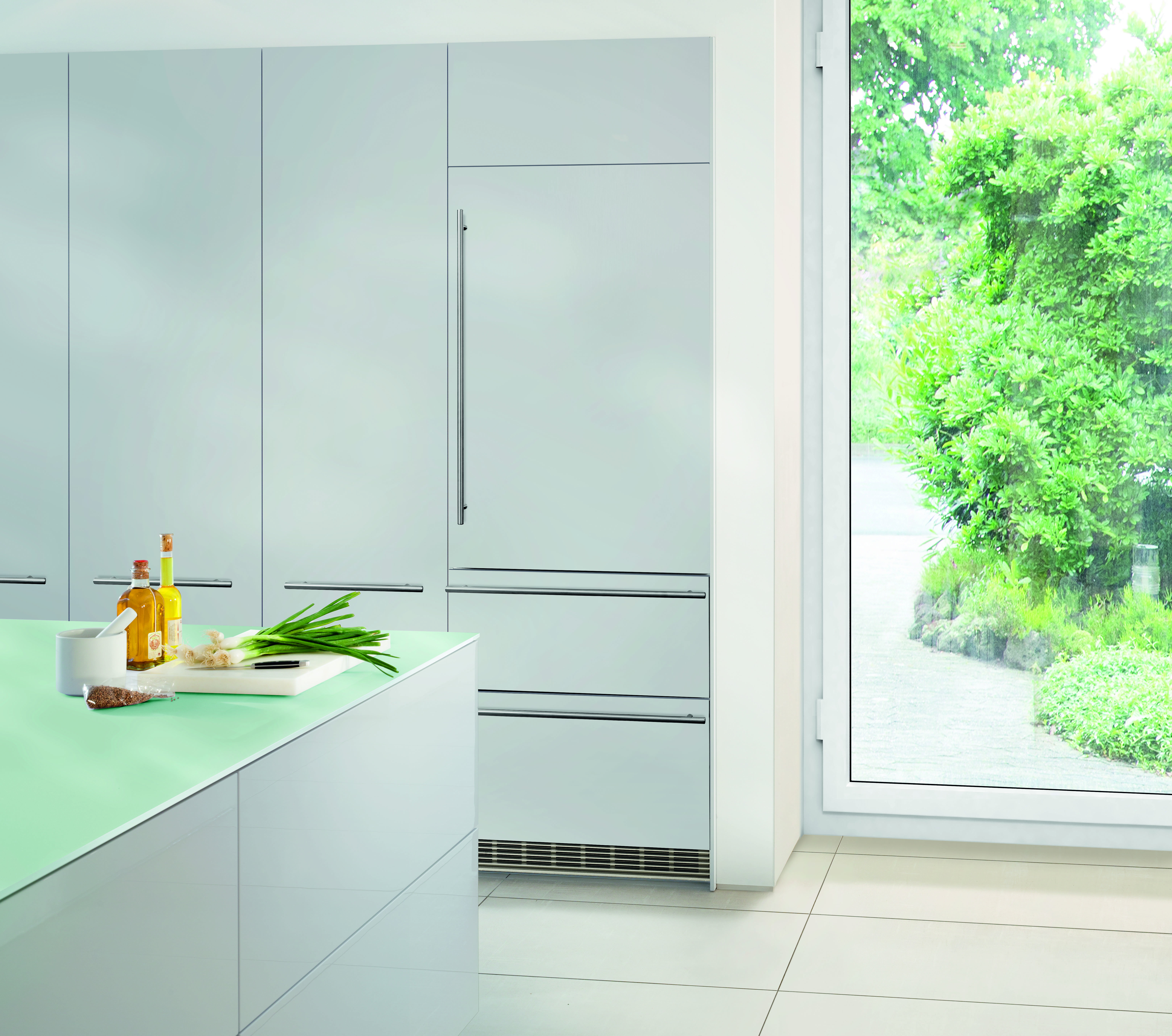 HC 1550 Fully Integrated Refrigerator