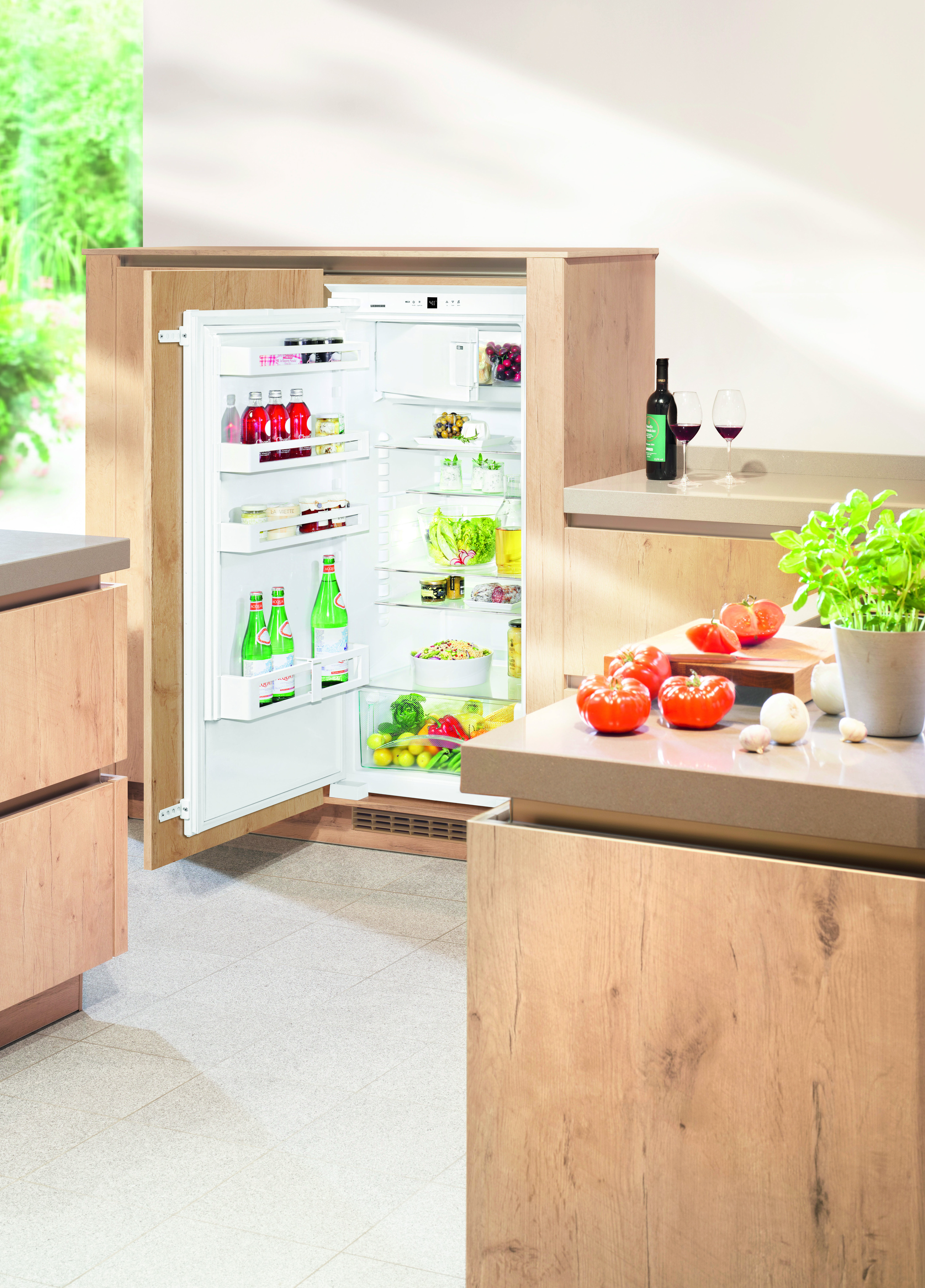HC 700B Fully Integrated Refrigerator