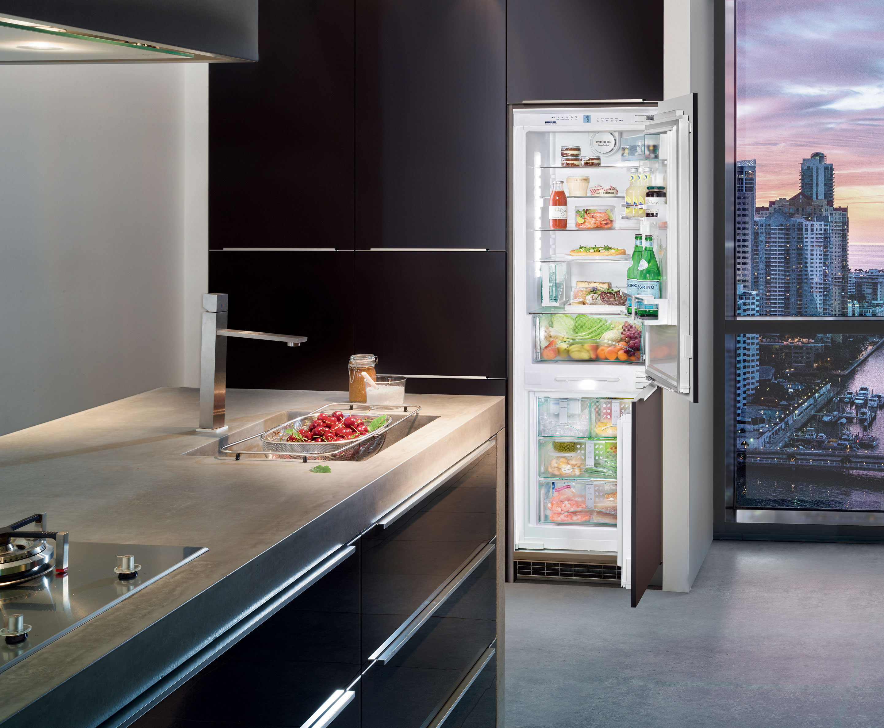 HC 1070 Fully Integrated Refrigerator