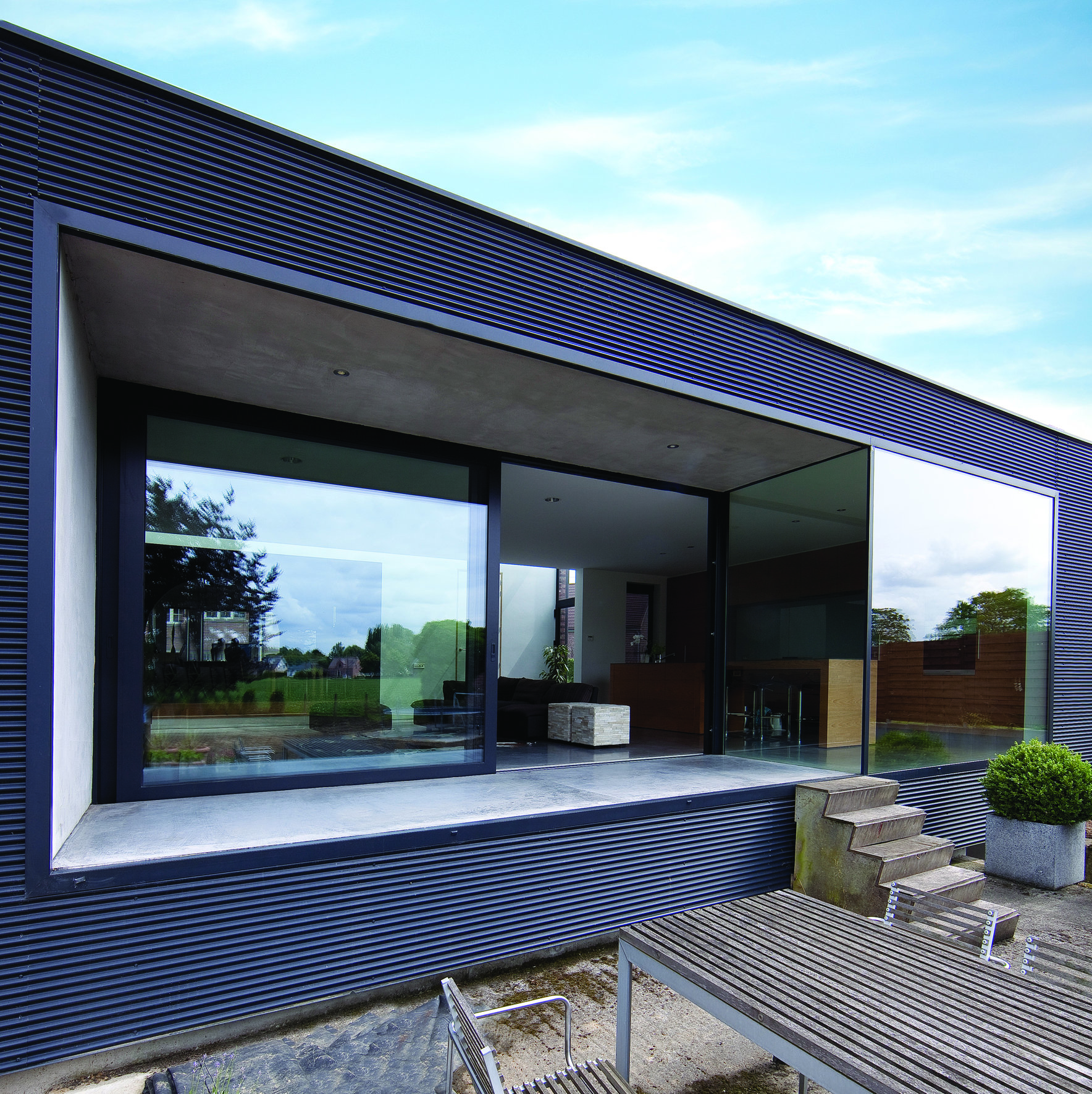 CP 50: elegant, Slim and lightweight sliding system