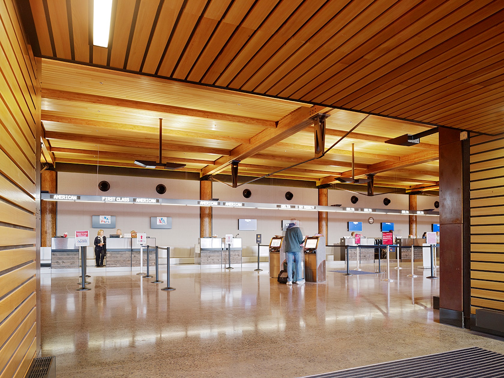 аэропорт деревянный