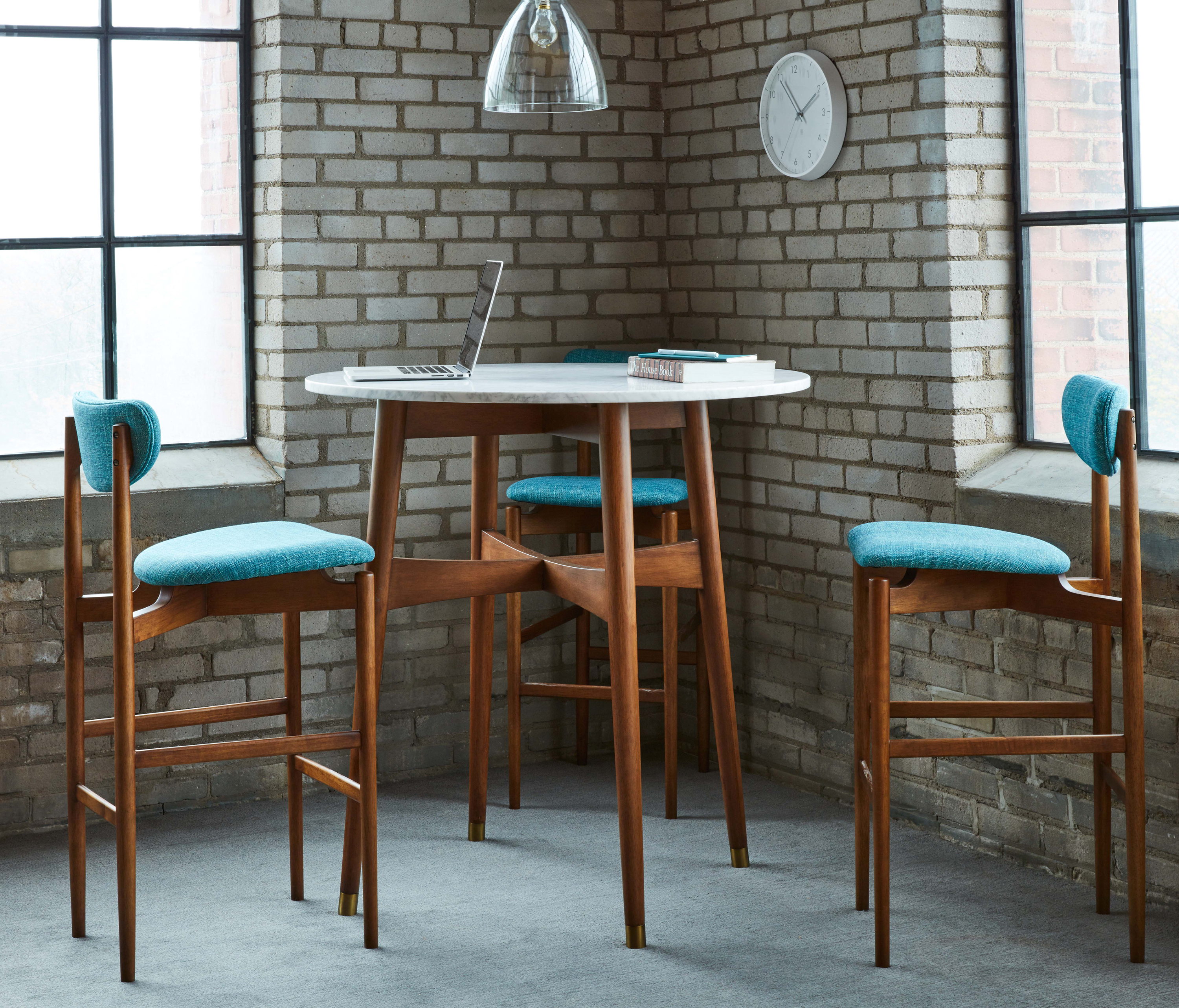 Reeve Standing Height Meeting Table