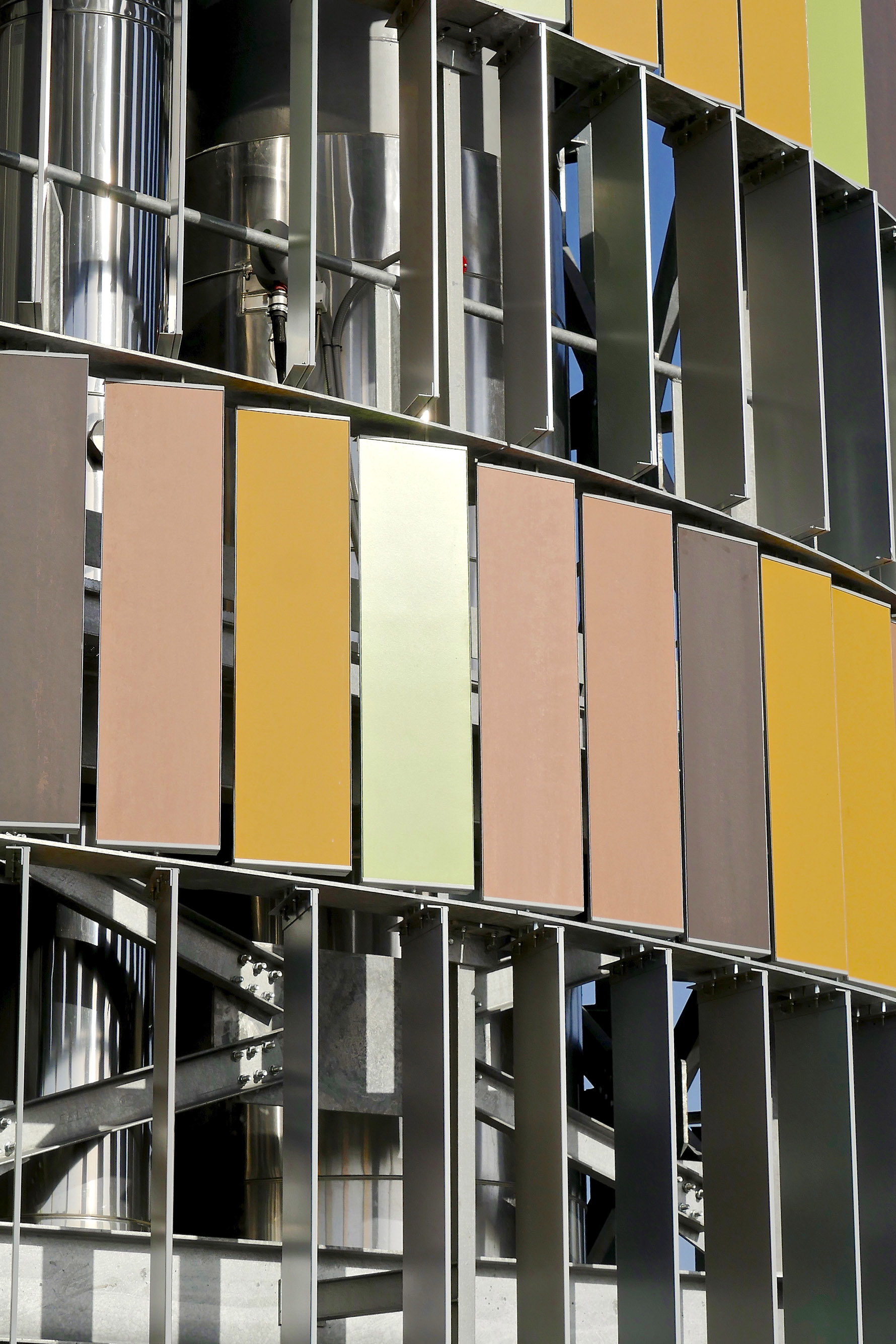 A surprising brise-soleil for the new cogeneration plant in Bologna