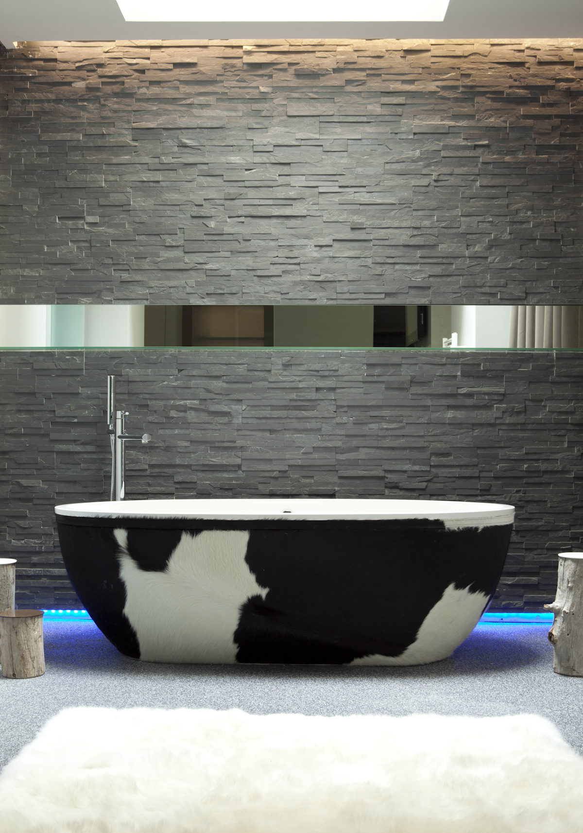 FREESTANDING SKIN BATHTUBS