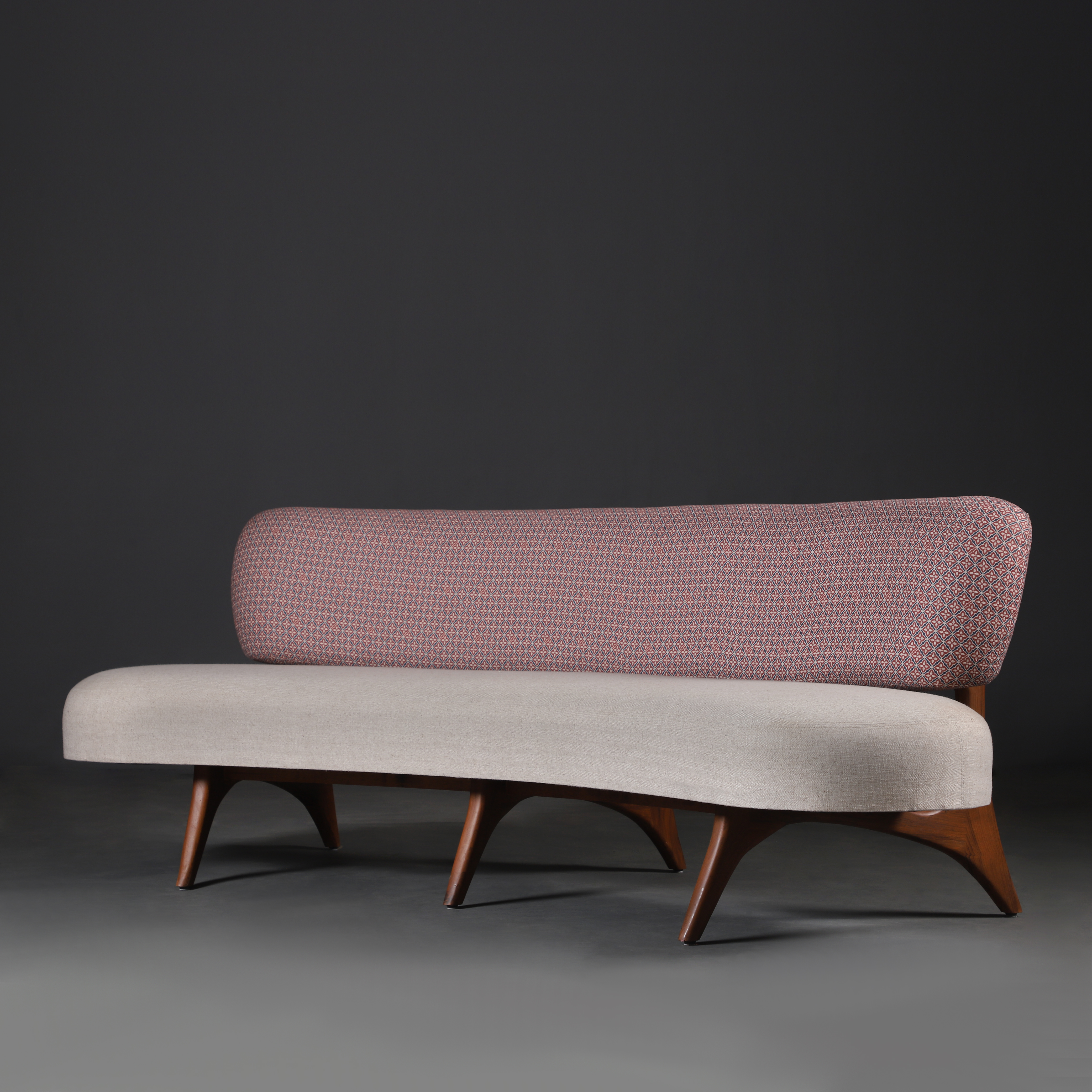 Kopiko - curved sofa