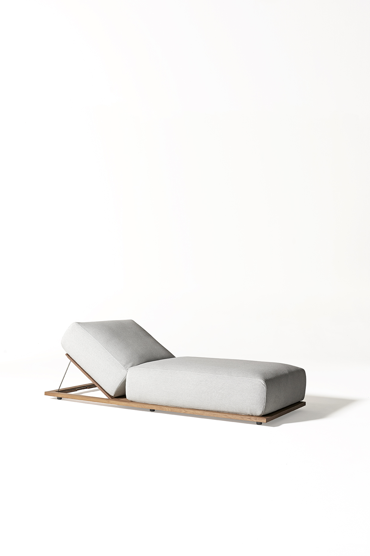 CLAUDE OPEN AIR LOUNGE BED