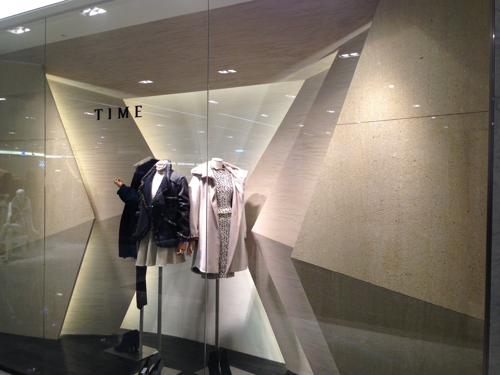 INTERIOR DECORATIVE WALLS  in Albamiel Natural Stone 