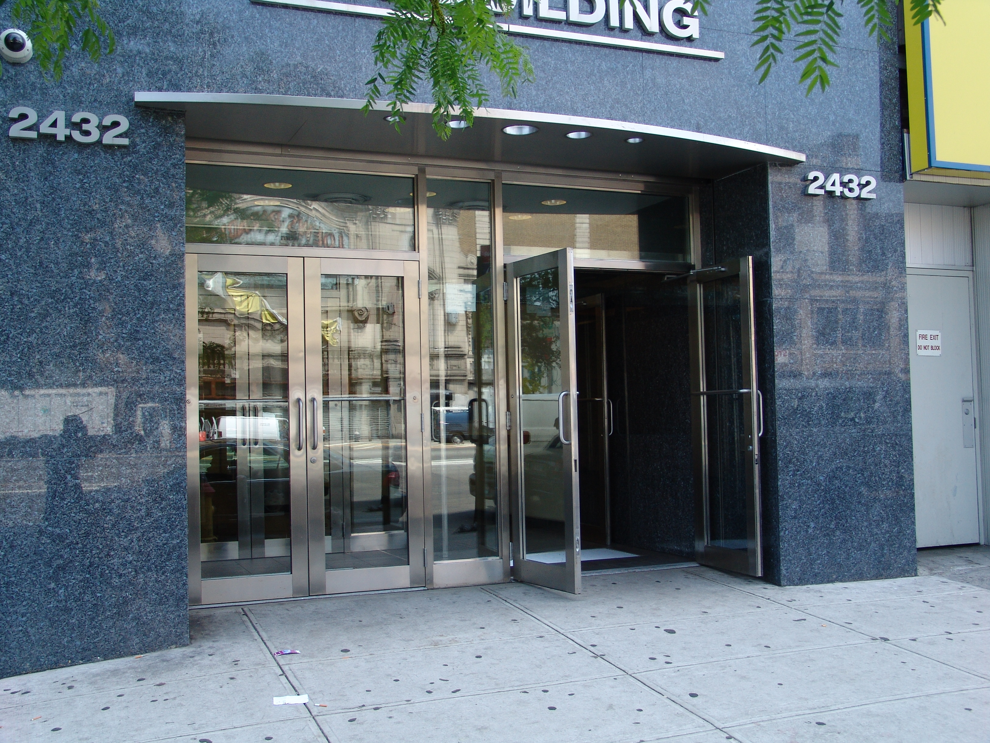GAMCO D-series Commercial Doors