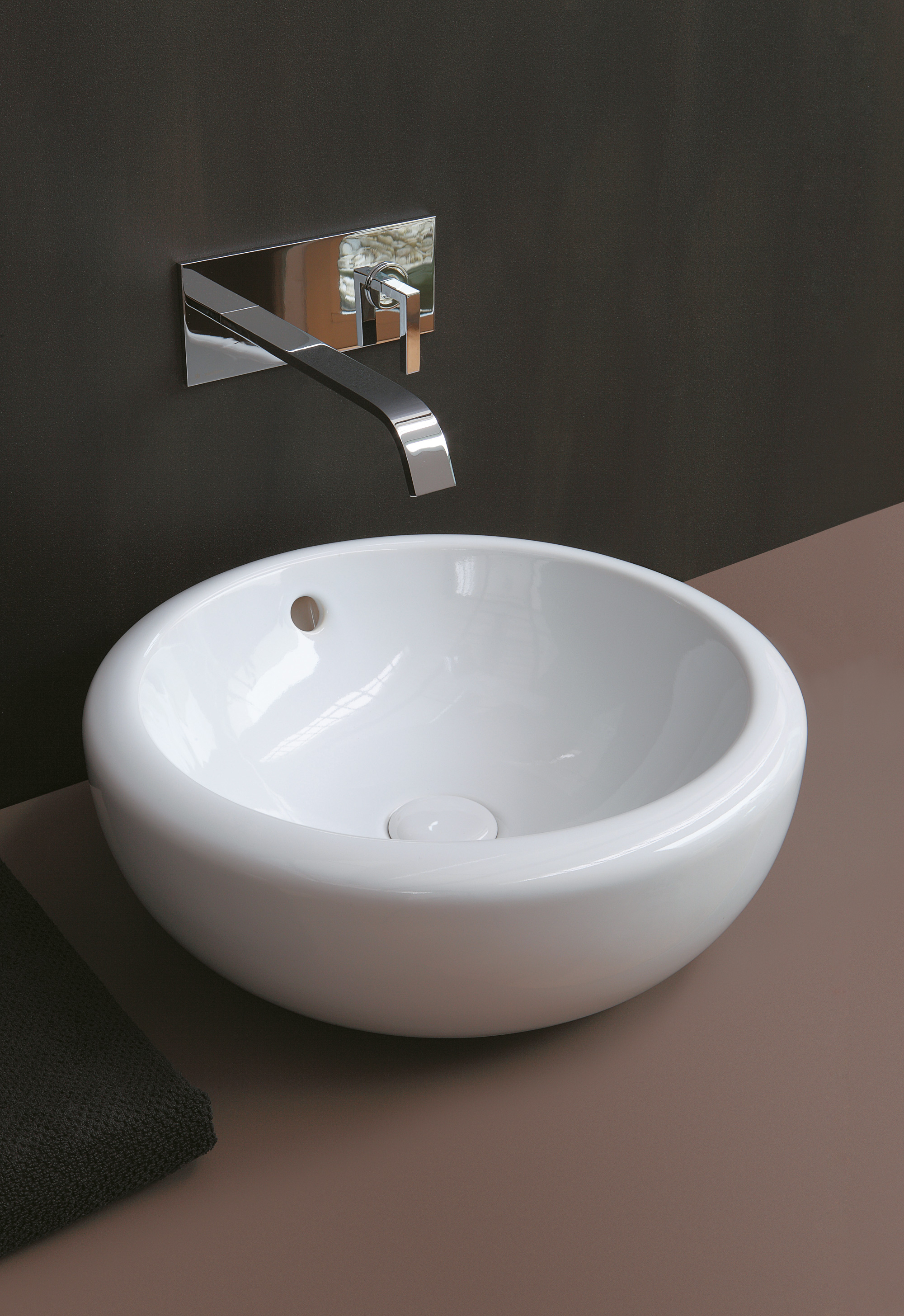 FLUID on top bowl, design by Marco Piva