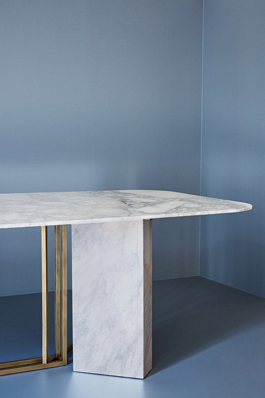 PLINTO DINING TABLE