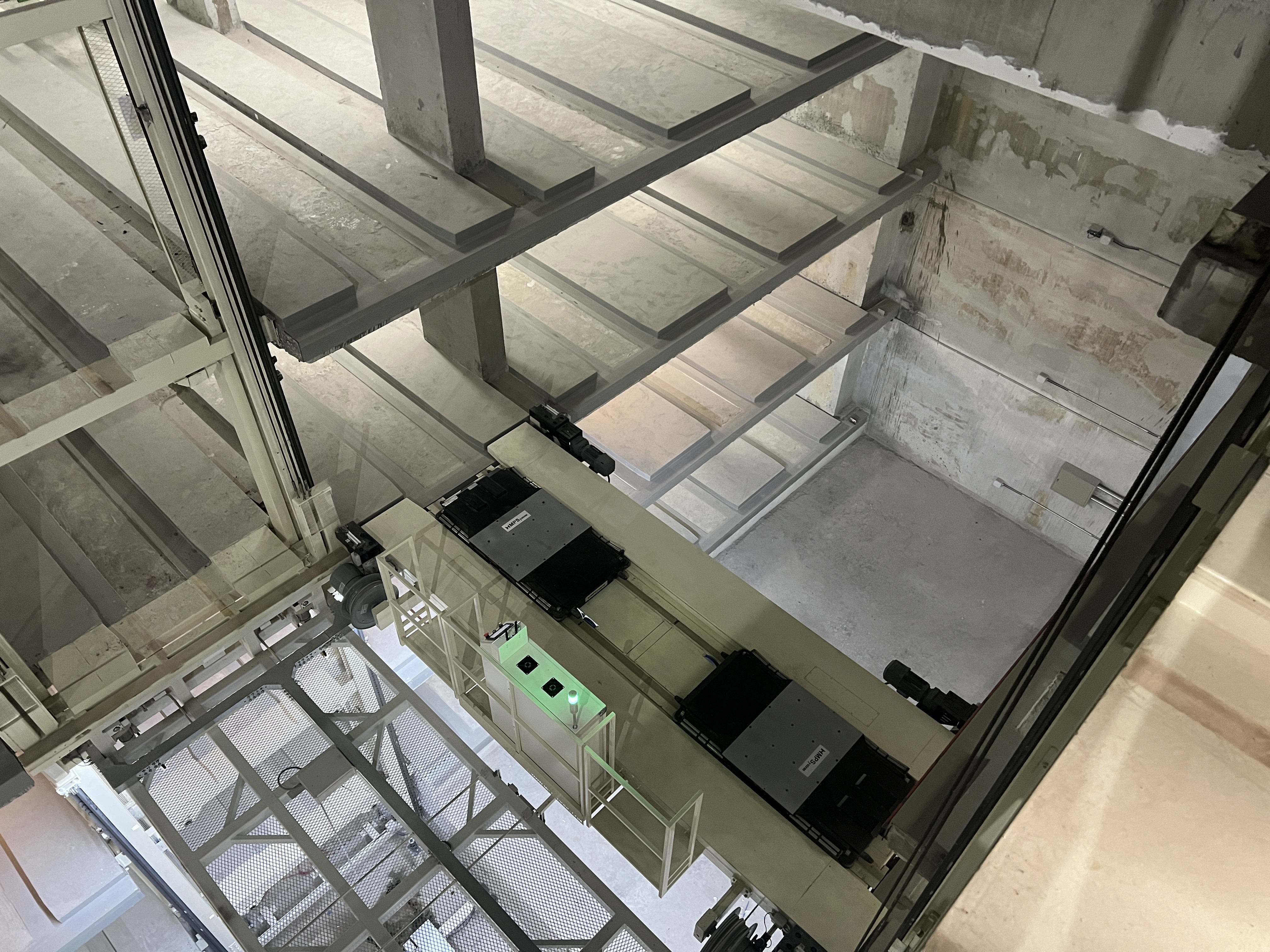 MetroNCL - Robotic Car Parking Delivery System