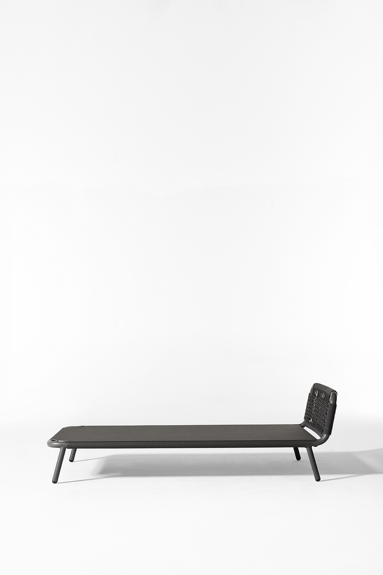 NOA OPEN AIR LOUNGE BED