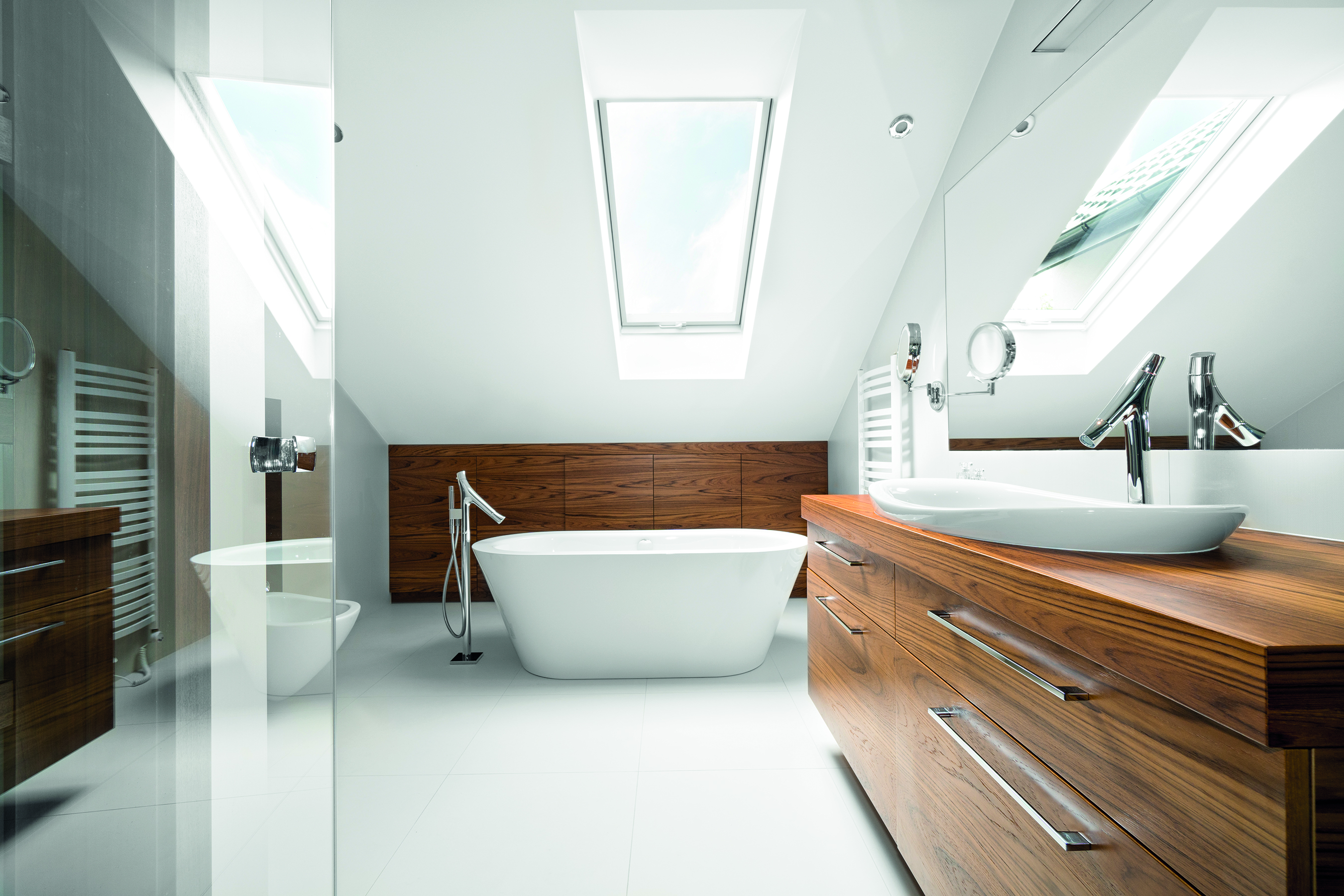 PTP-V pivot aluminium clad - plastic roof windows | FAKRO