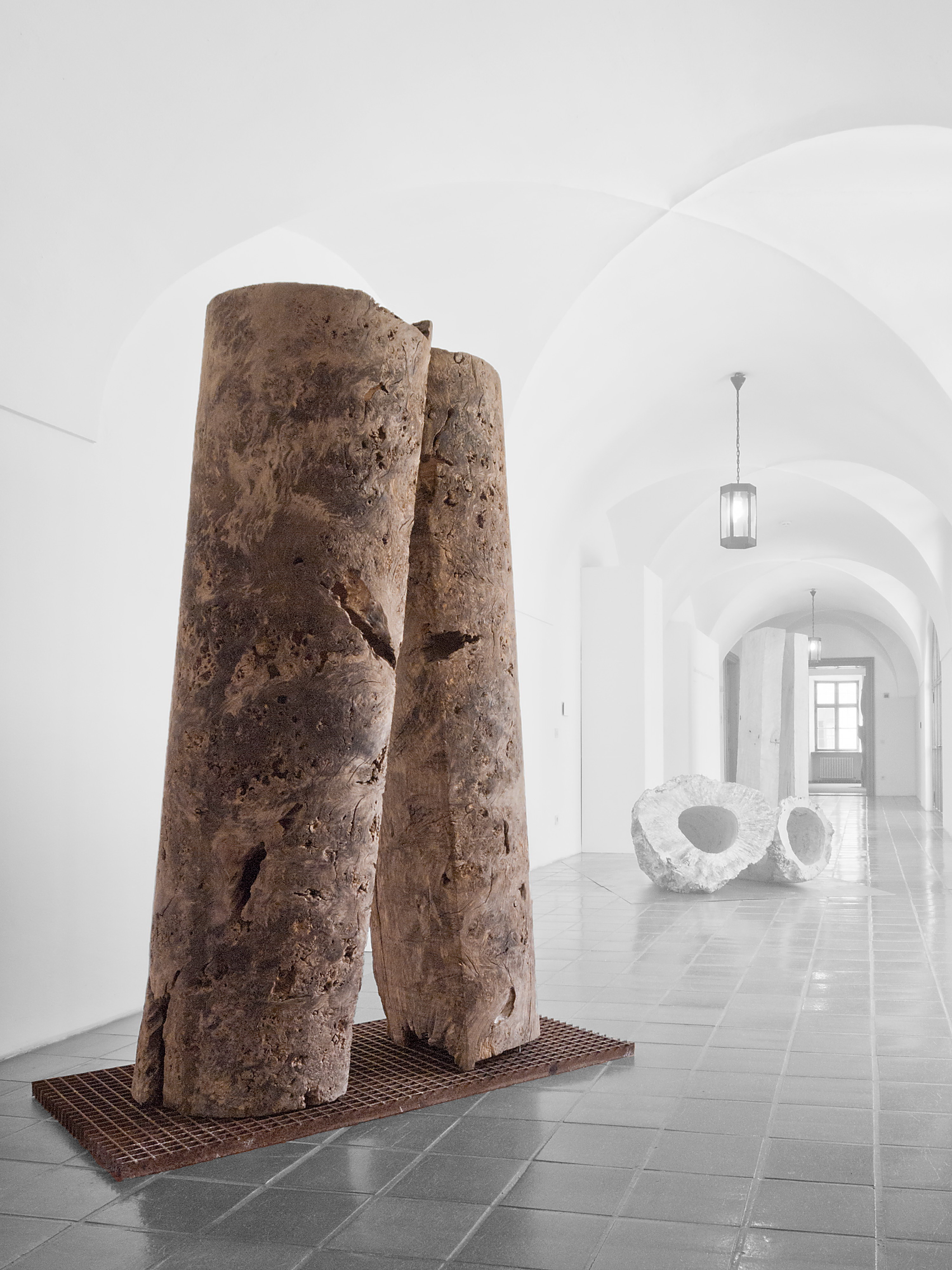 Wooden sculpture "Two bodies facing each other" / SKUL 180