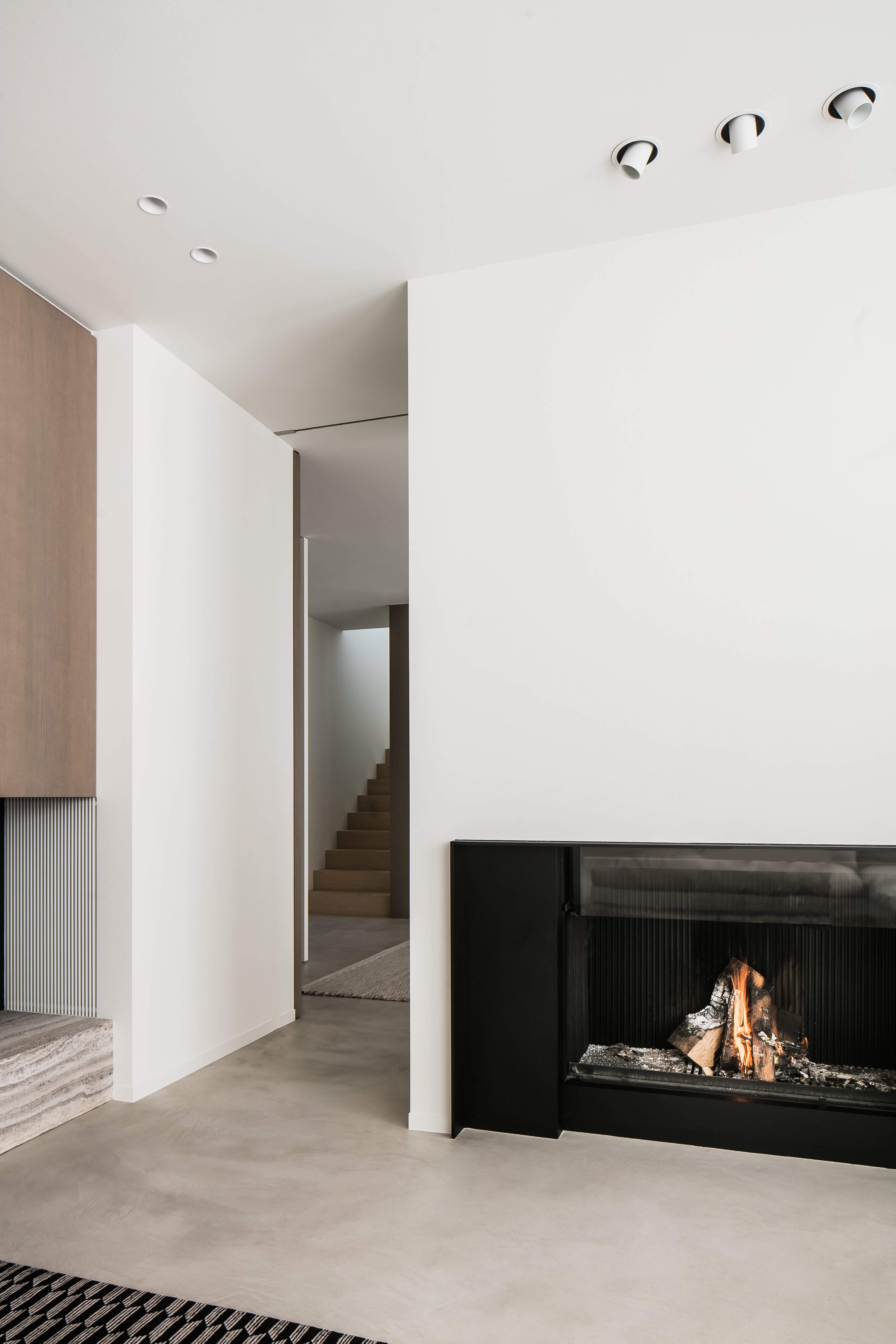 Ultime D Wood Closed Fireplace with Sliding Door
