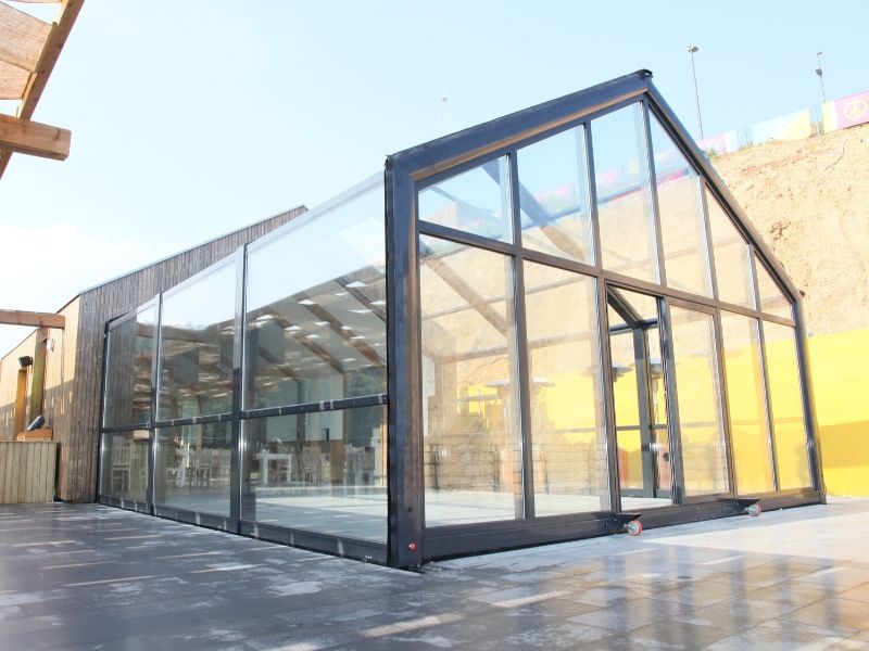  Evolution Freestanding Retractable Systems 