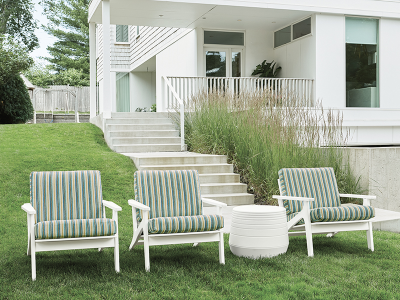 Breeze Outdoor Lounge Chairs