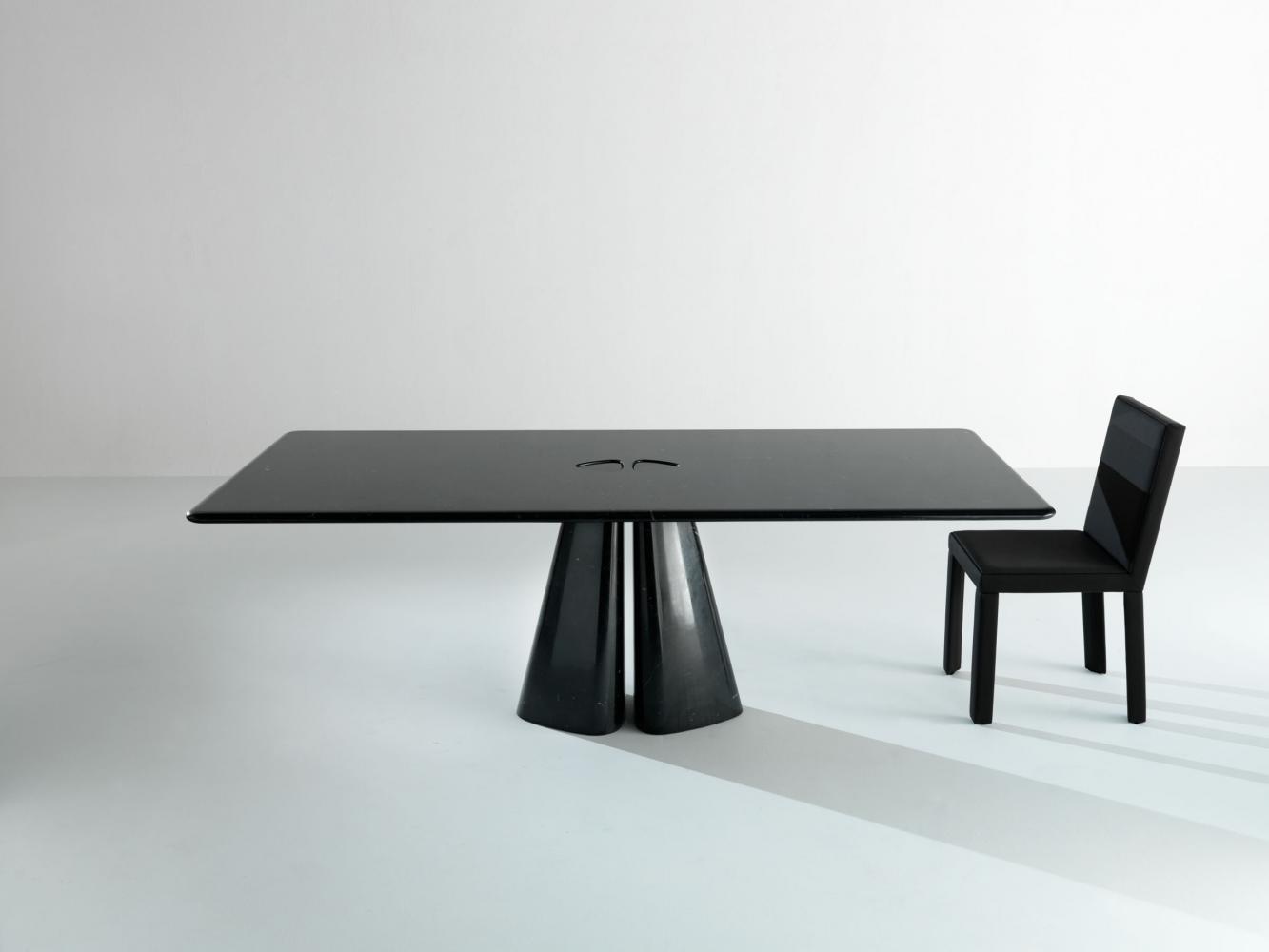 Raja | Table