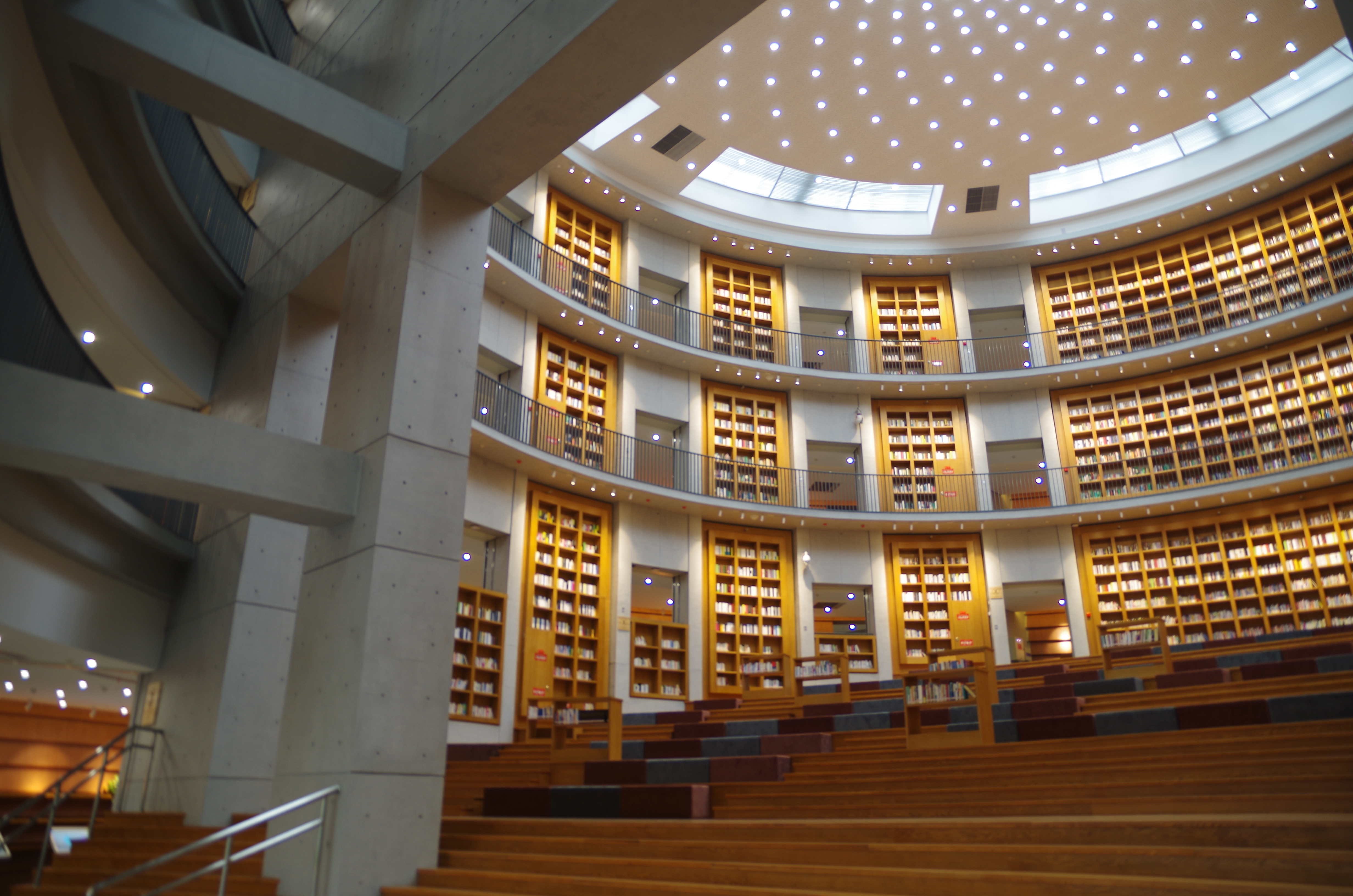 Zhejiang Yuexiu University of Foreign Languages Jinghu Campus Library ...
