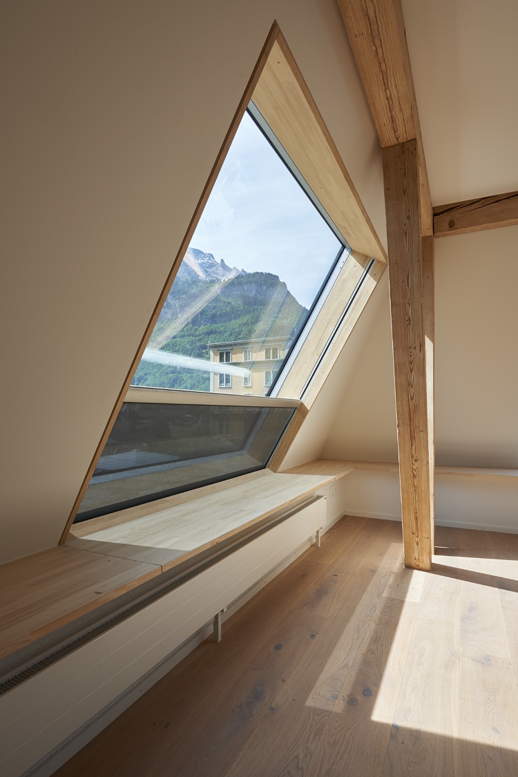 s:211E Roof window