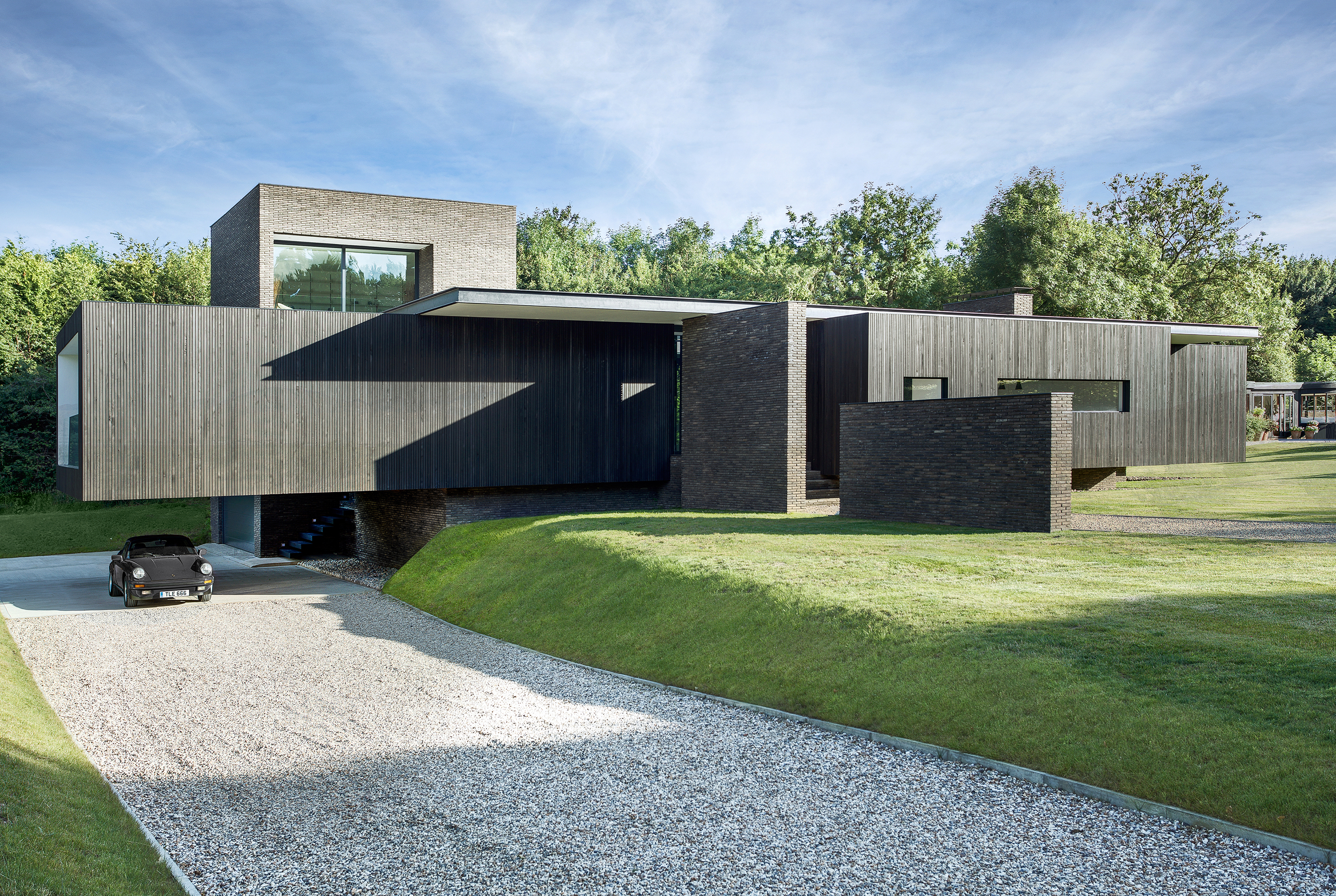 Irov house. Черный современный дом. Архитектура домов. Современная архитектура. Современная архитектура домов.