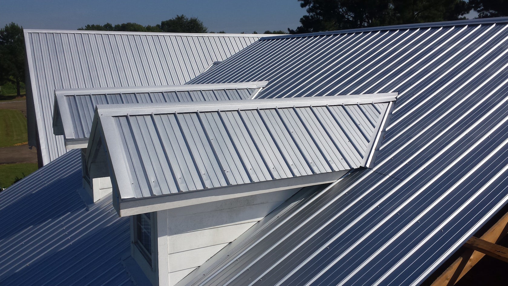 How to Choose Right Roofing Material for Different Climates?