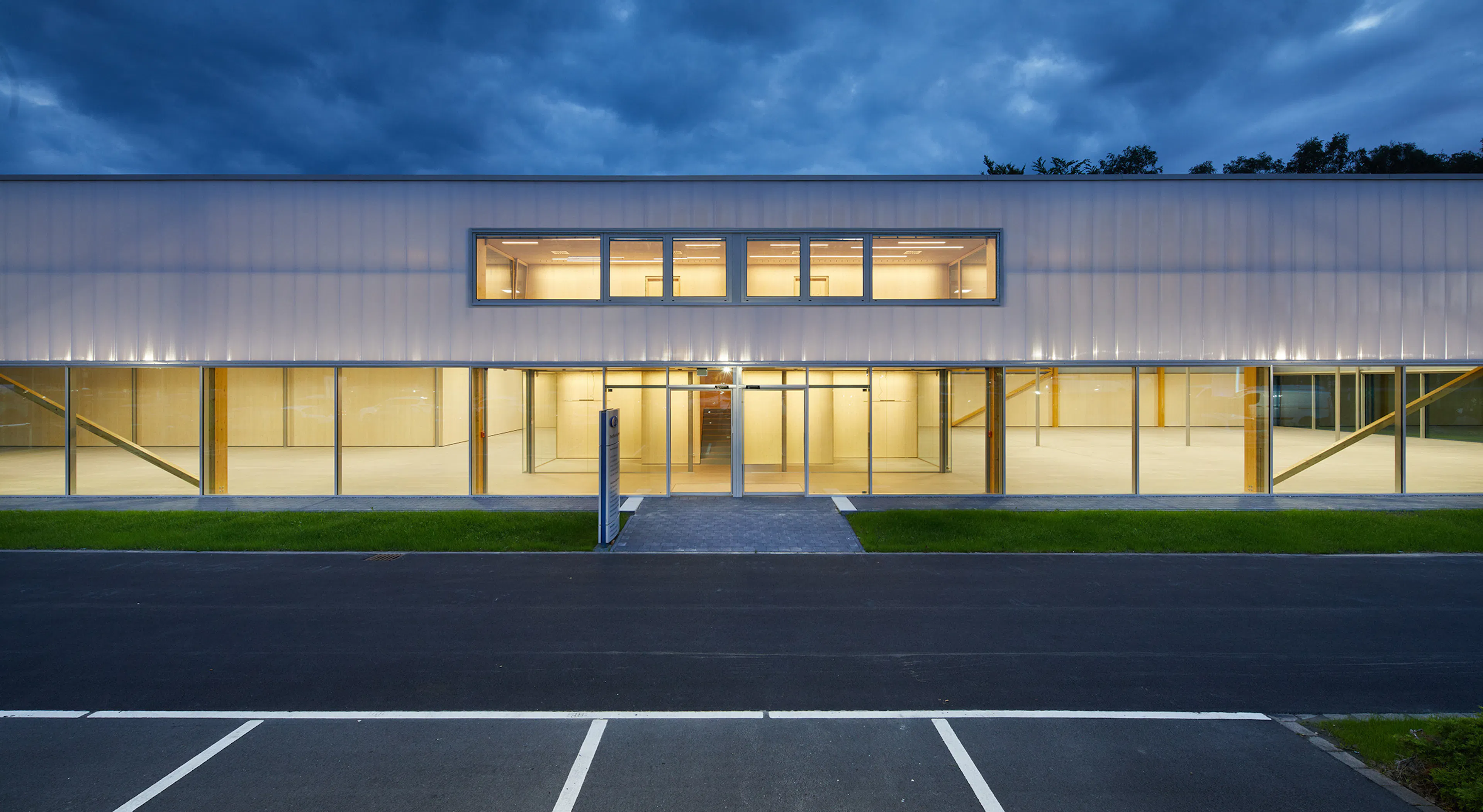 Car Showroom Halle — 2