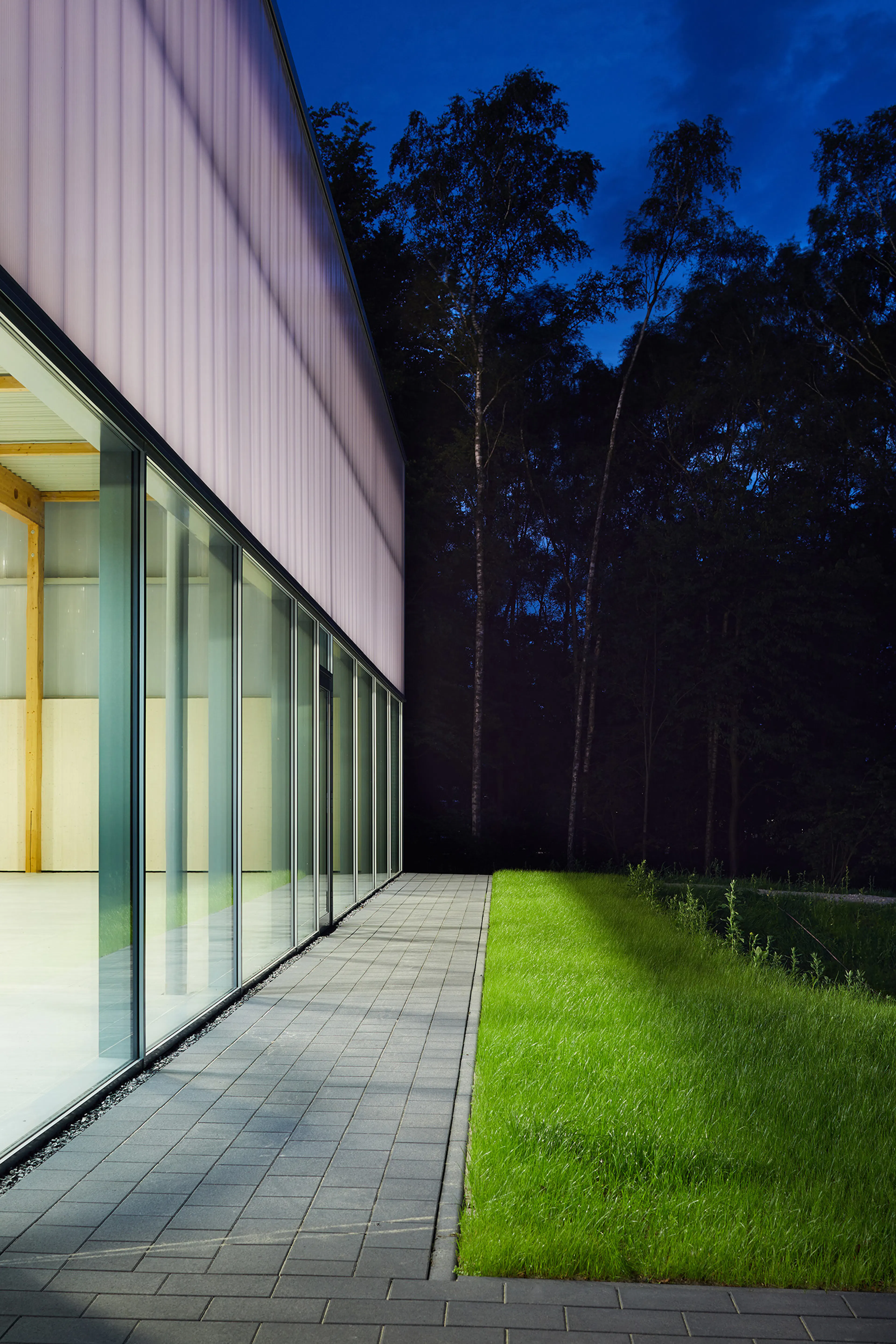 Car Showroom Halle — 3