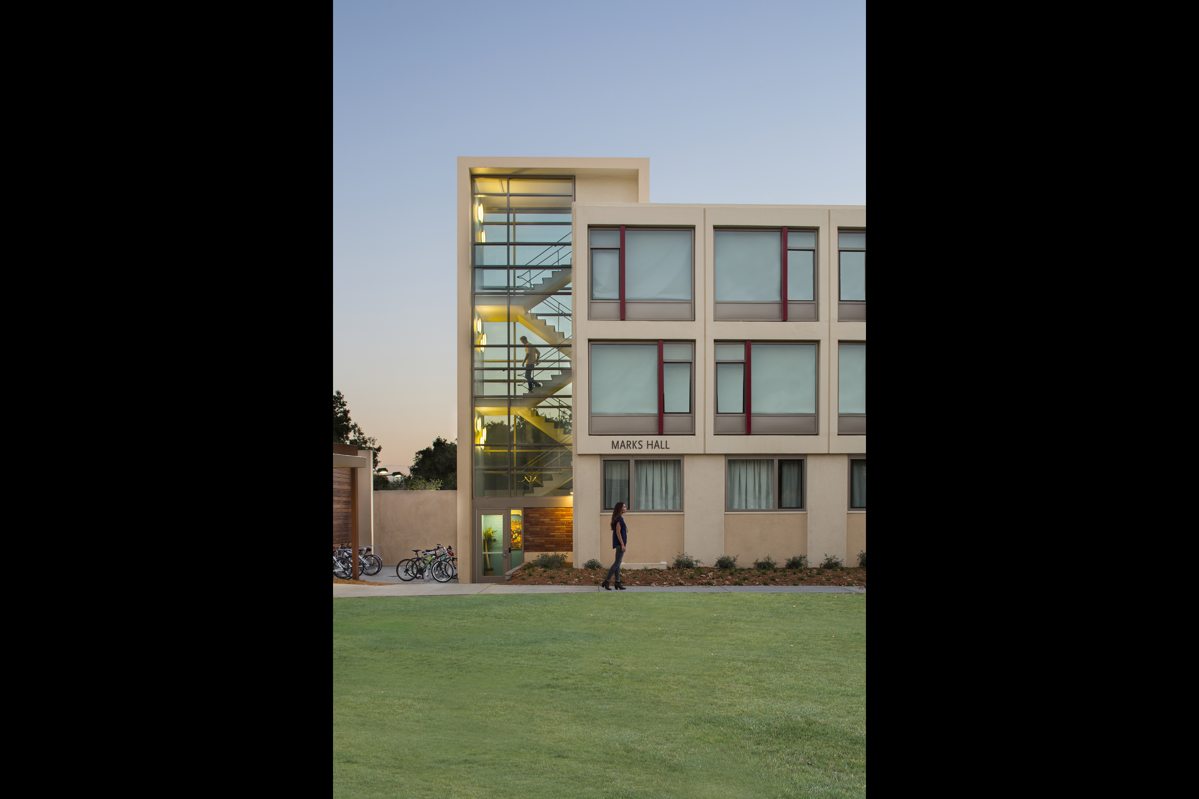 Claremont McKenna MidQuad Residence Hall by Perkins Eastman / Pfeiffer