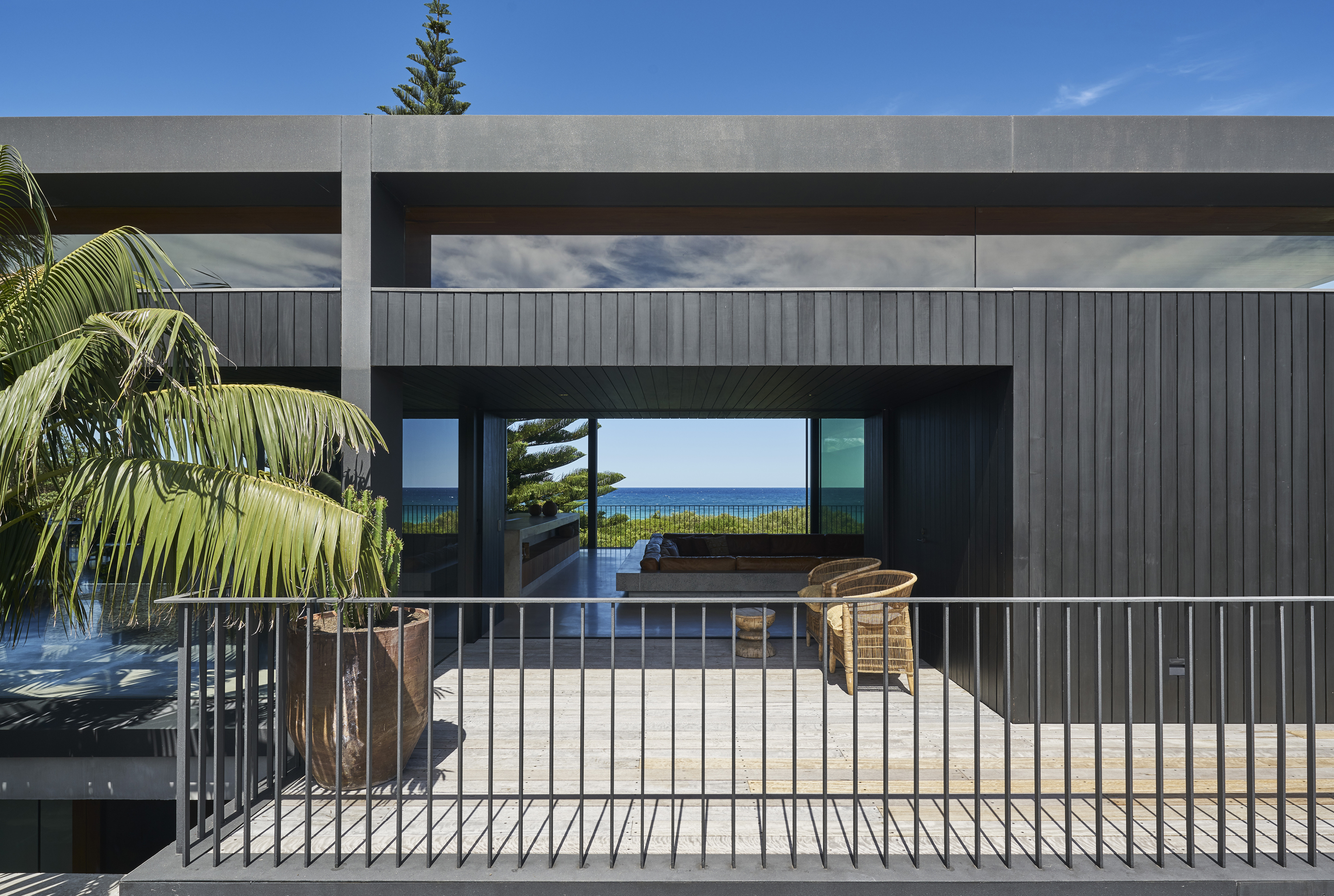 Sunrise House by MCK Architects, featuring Vitrocsa glass windows